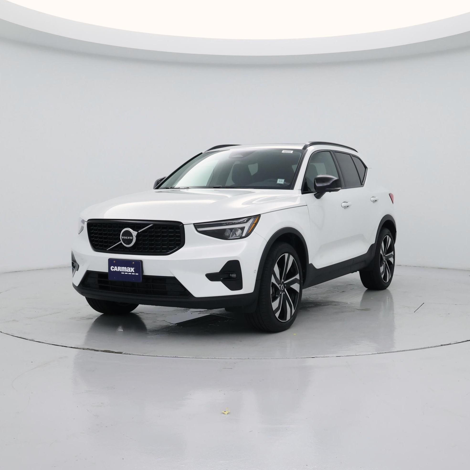 Thumbnail: 2023 Volvo XC40 - 4