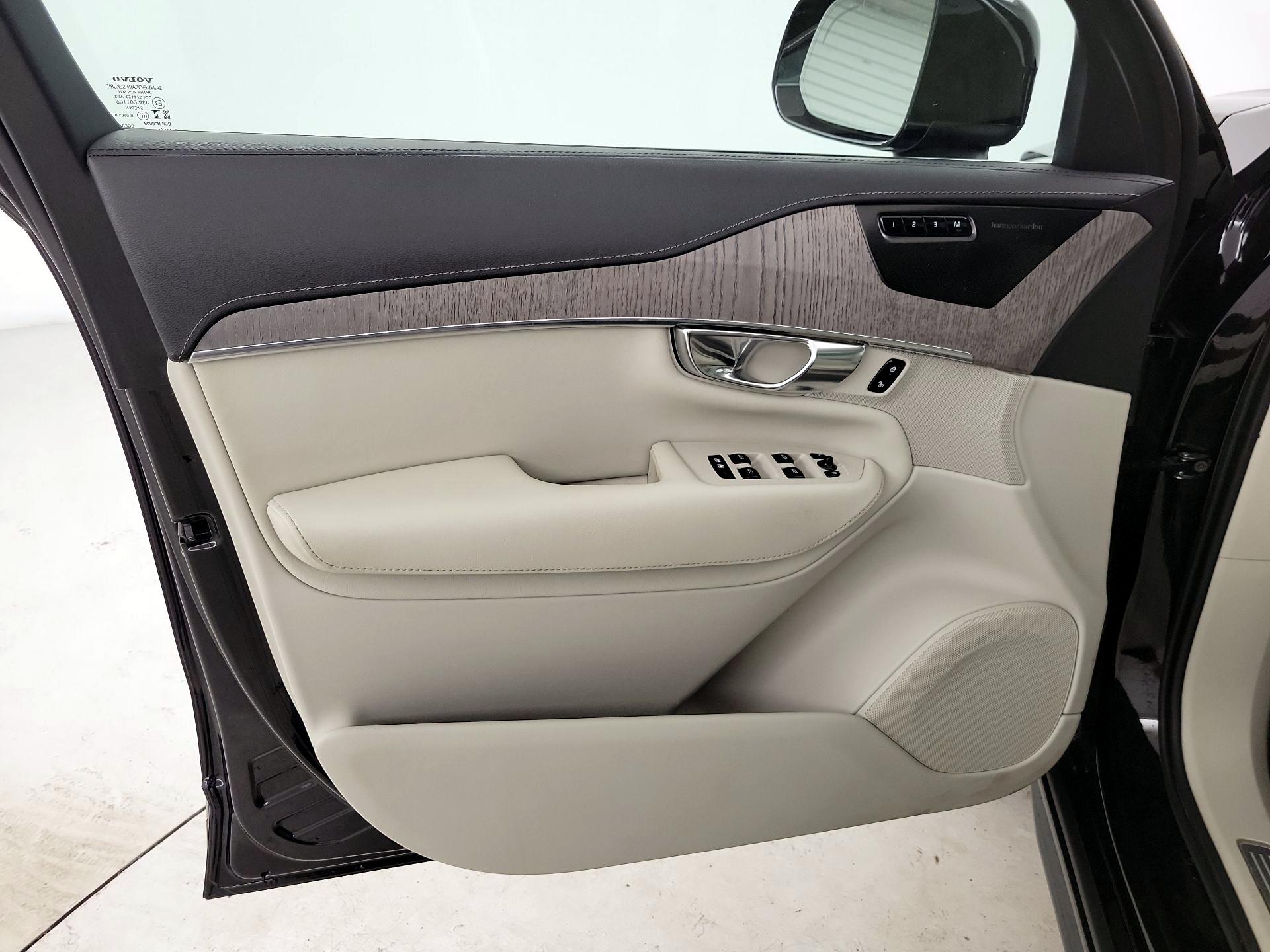 Thumbnail: 2022 Volvo XC90 - 12