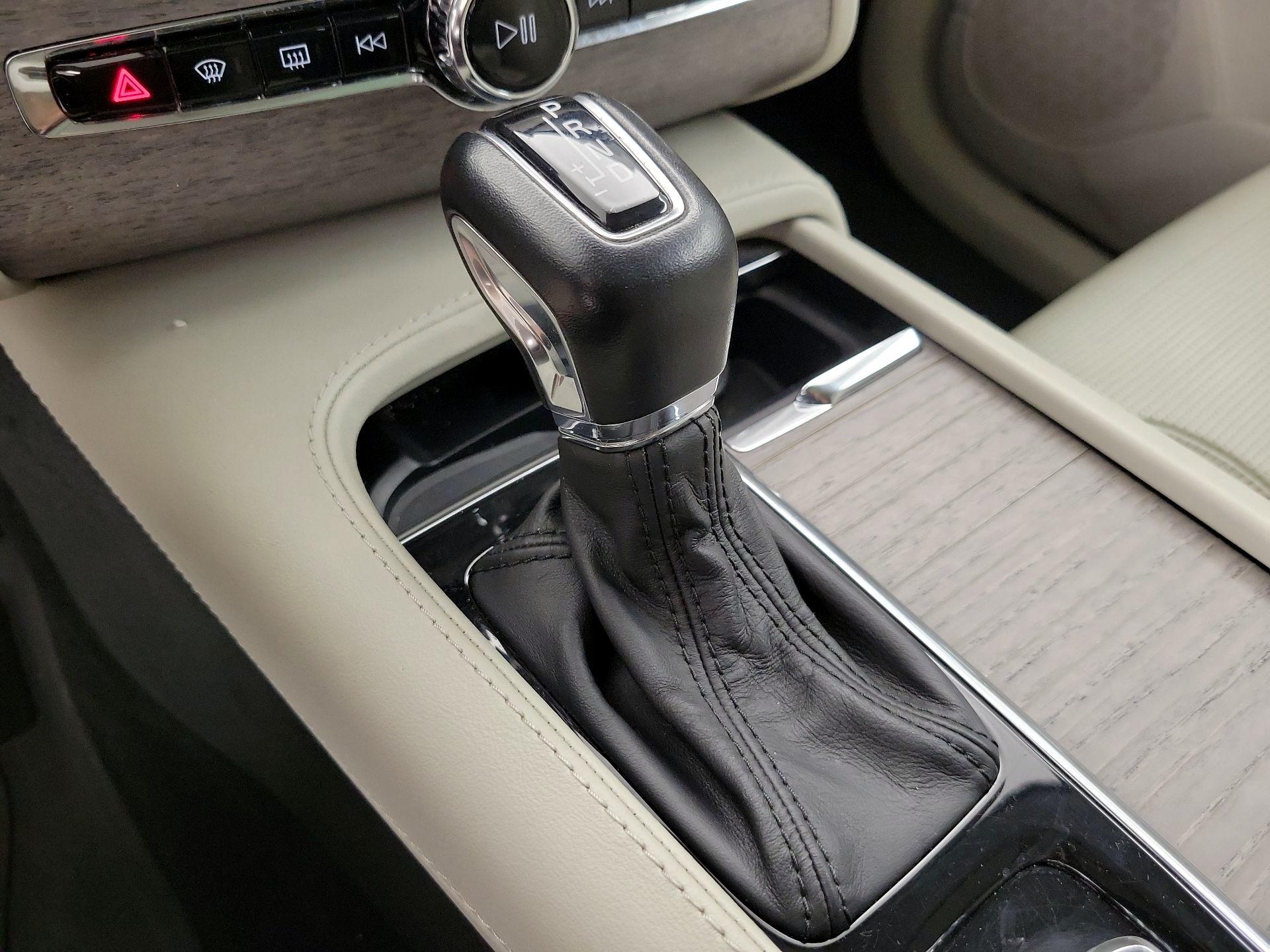 Thumbnail: 2022 Volvo XC90 - 17