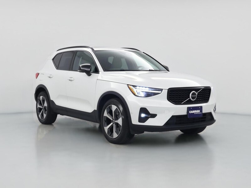 2023 Volvo XC40 B4 Ultimate Dark Theme