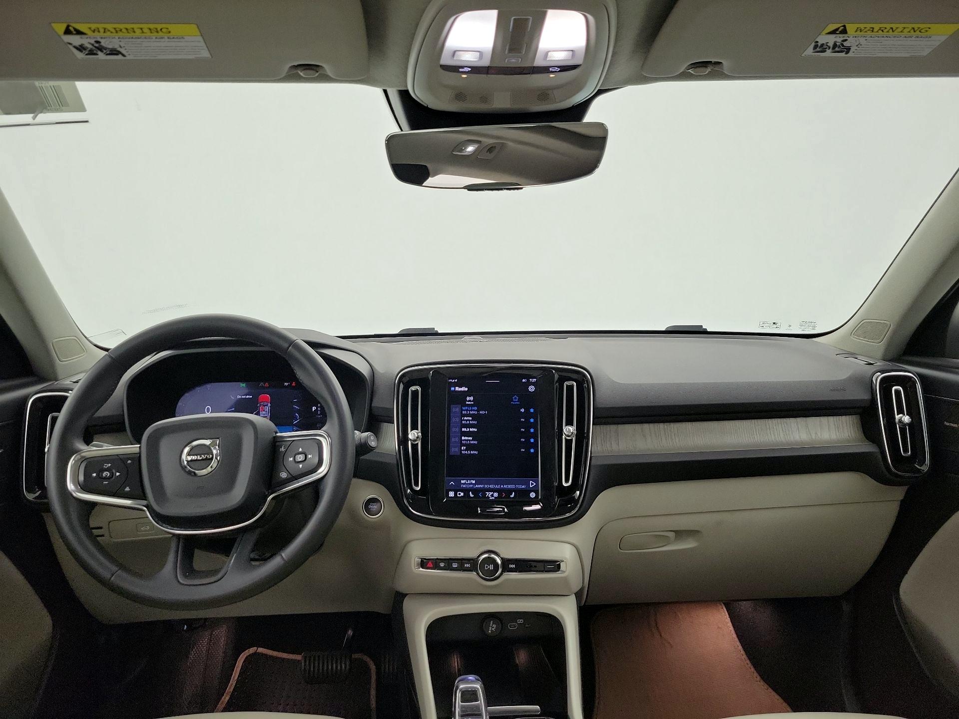 Thumbnail: 2023 Volvo XC40 - 9