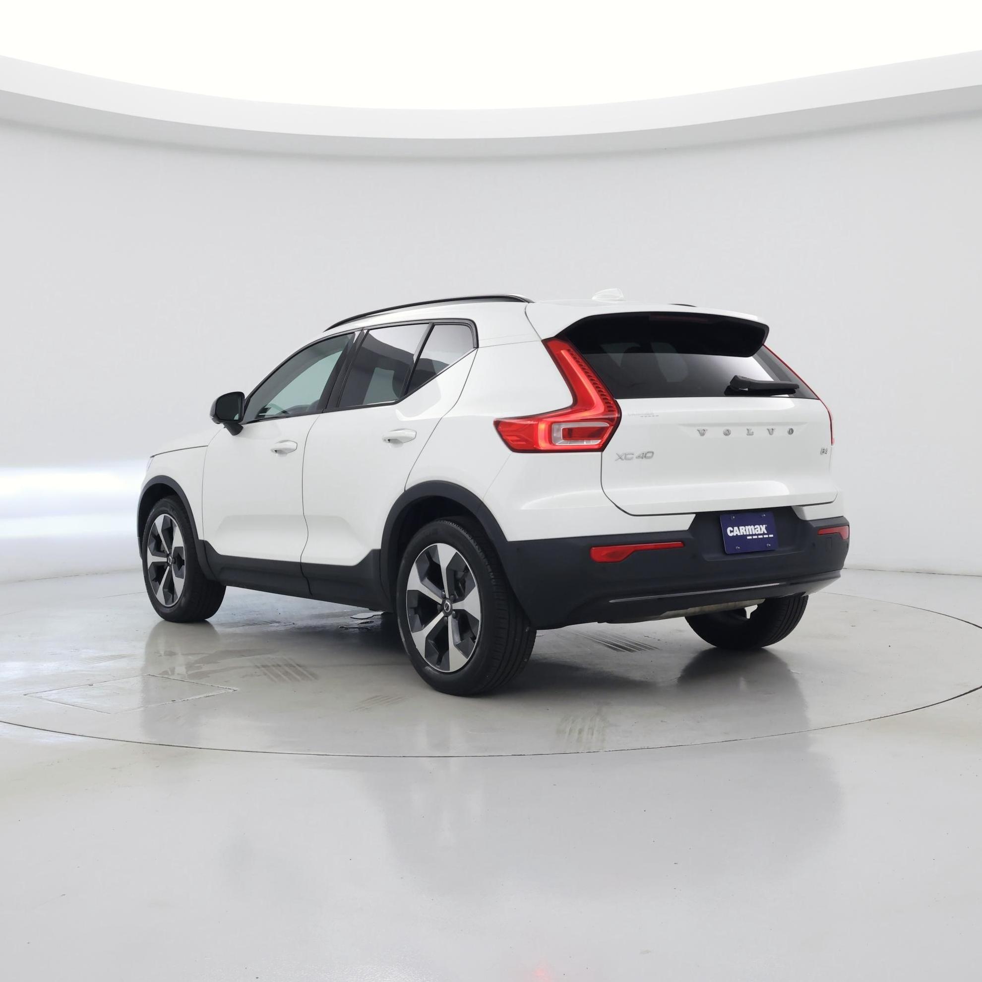 Thumbnail: 2023 Volvo XC40 - 2
