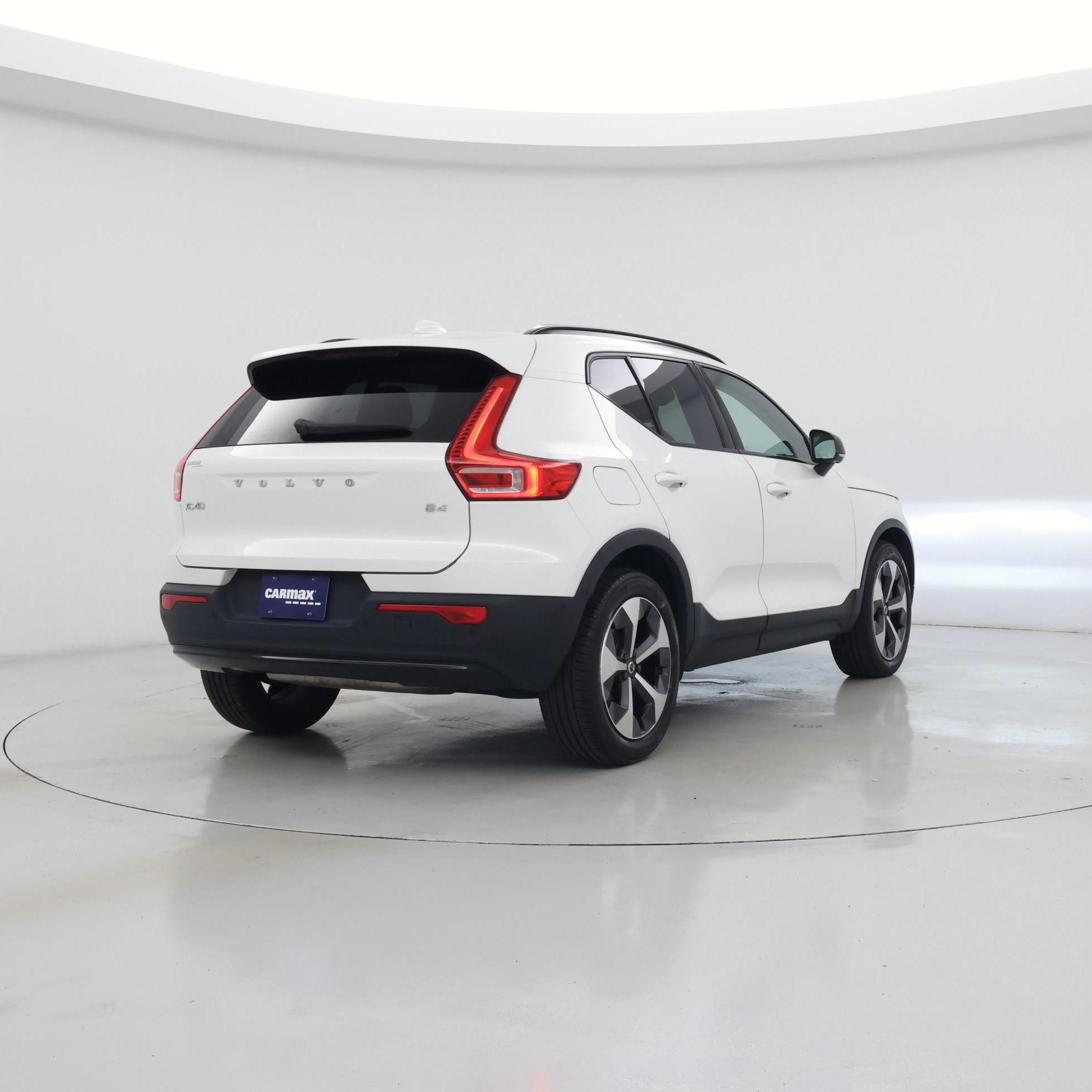 Thumbnail: 2023 Volvo XC40 - 8