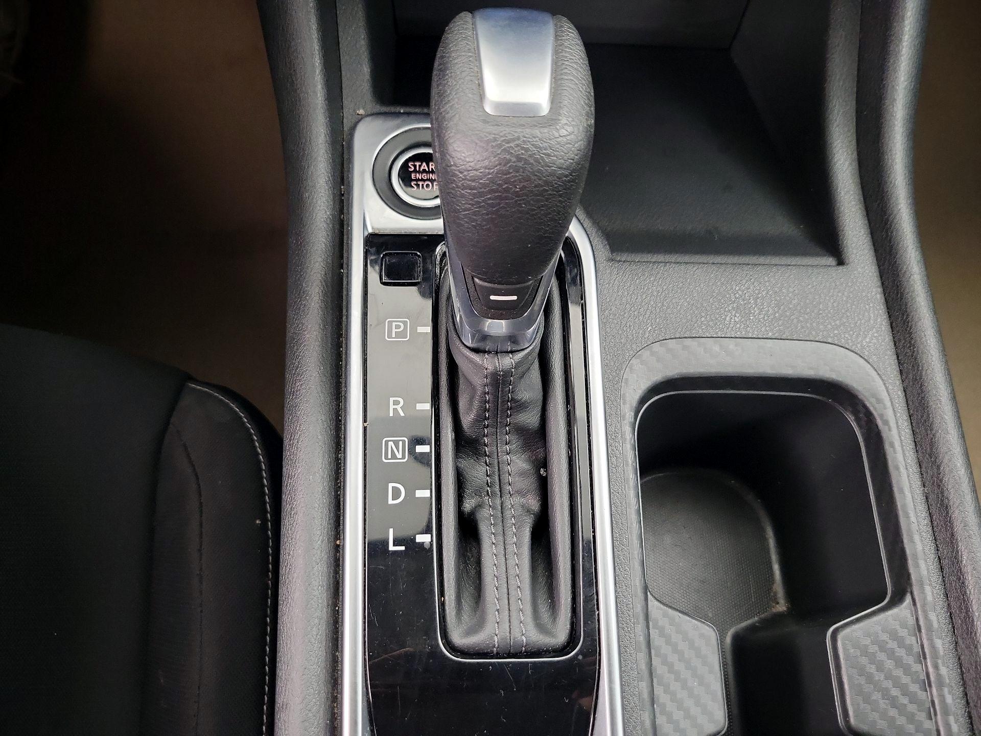 Thumbnail: 2020 Nissan Sentra - 17