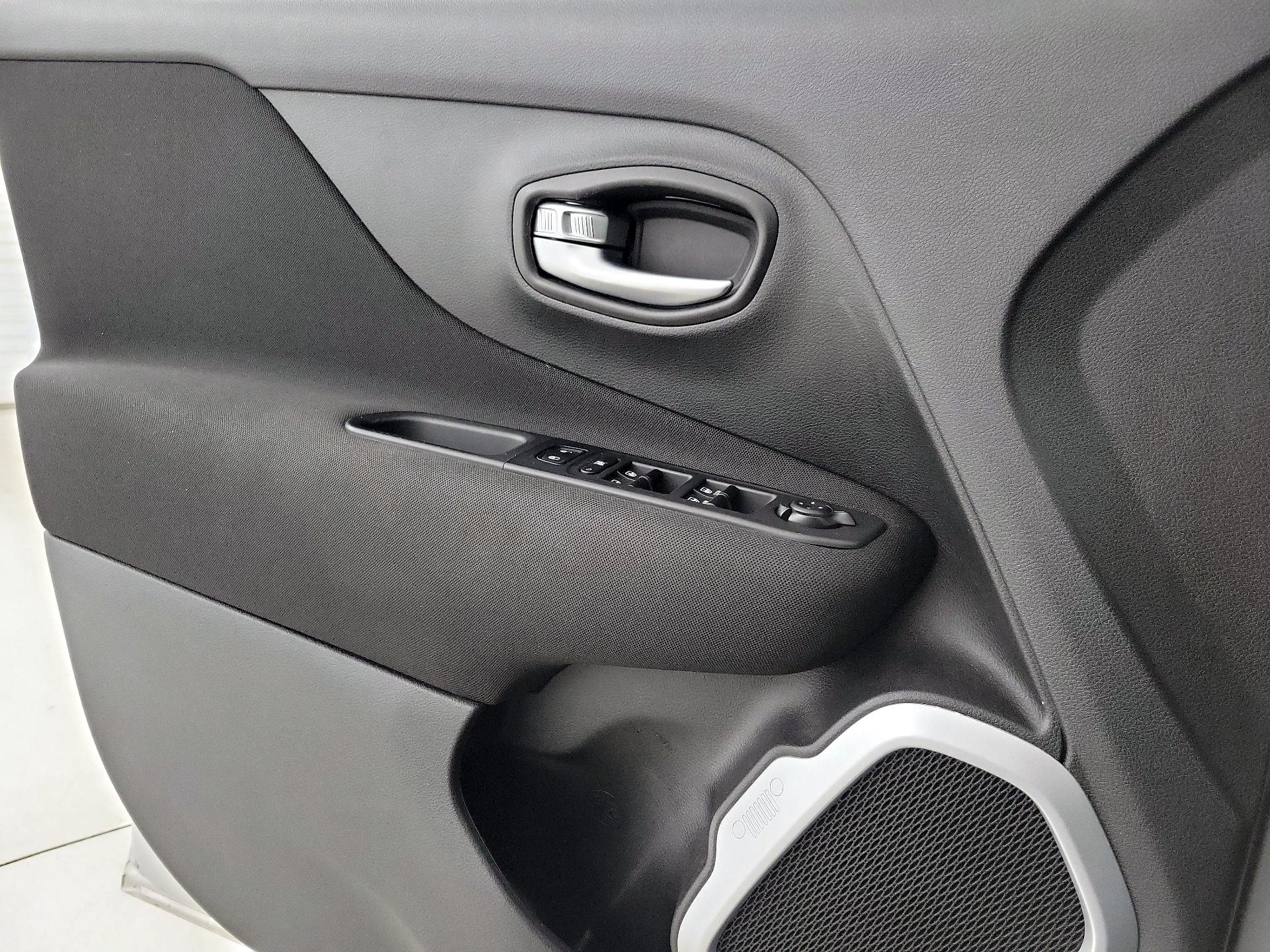 Thumbnail: 2021 Jeep Renegade - 12