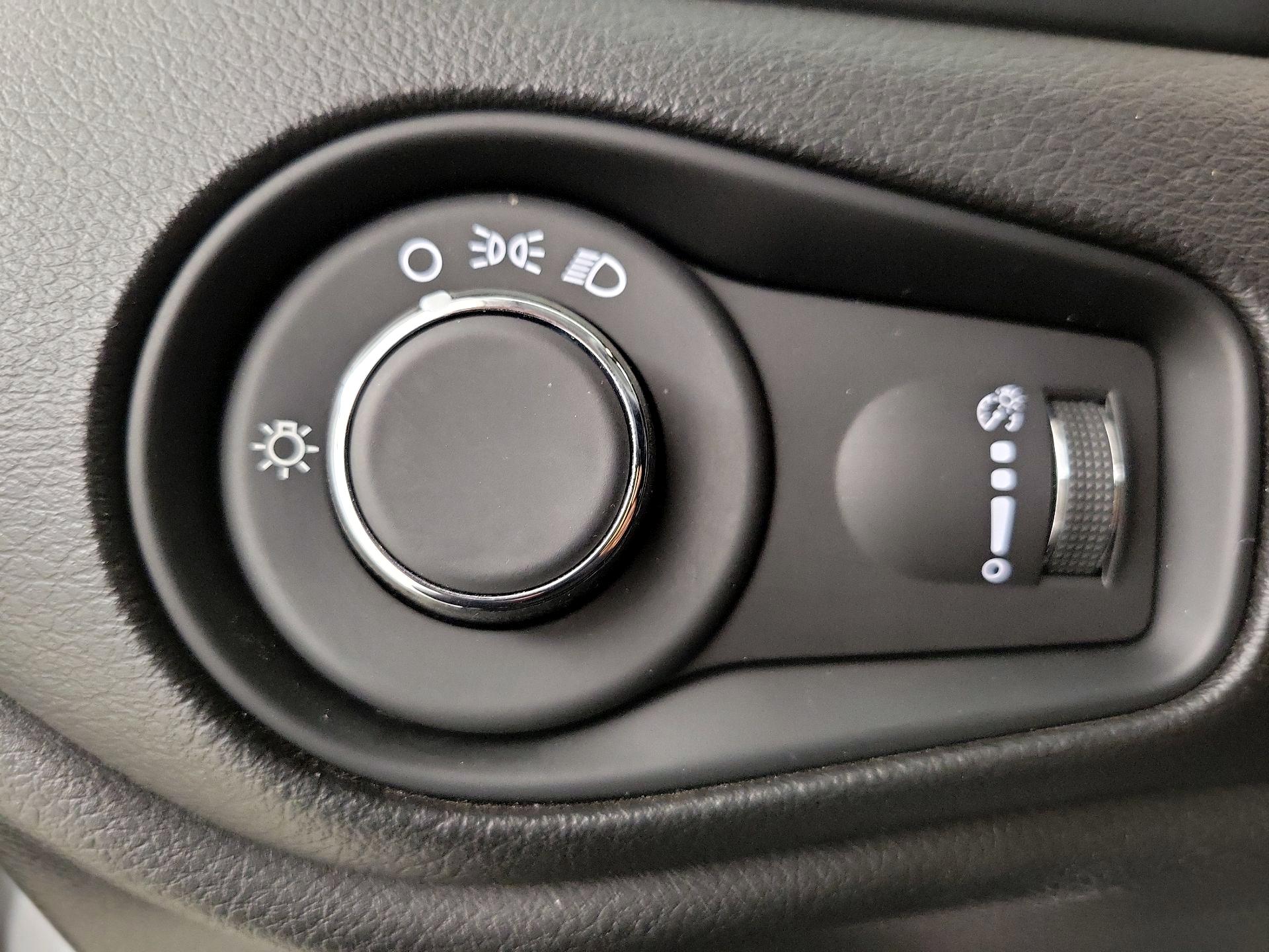 Thumbnail: 2021 Jeep Renegade - 13