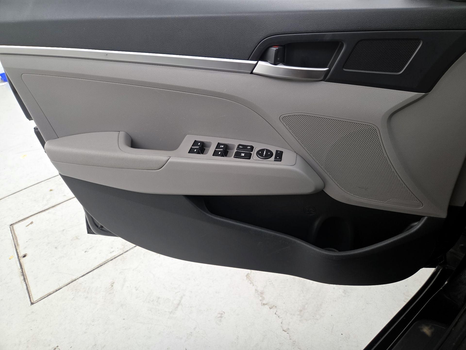 Thumbnail: 2020 Hyundai Elantra - 12