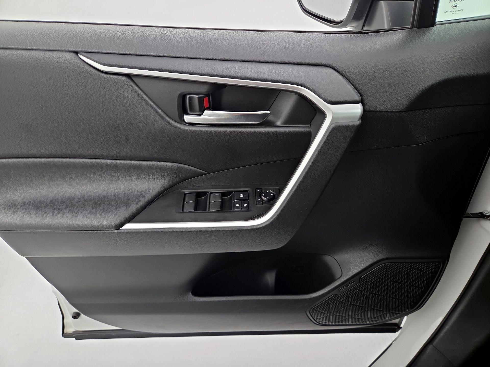 Thumbnail: 2021 Toyota RAV4 - 12