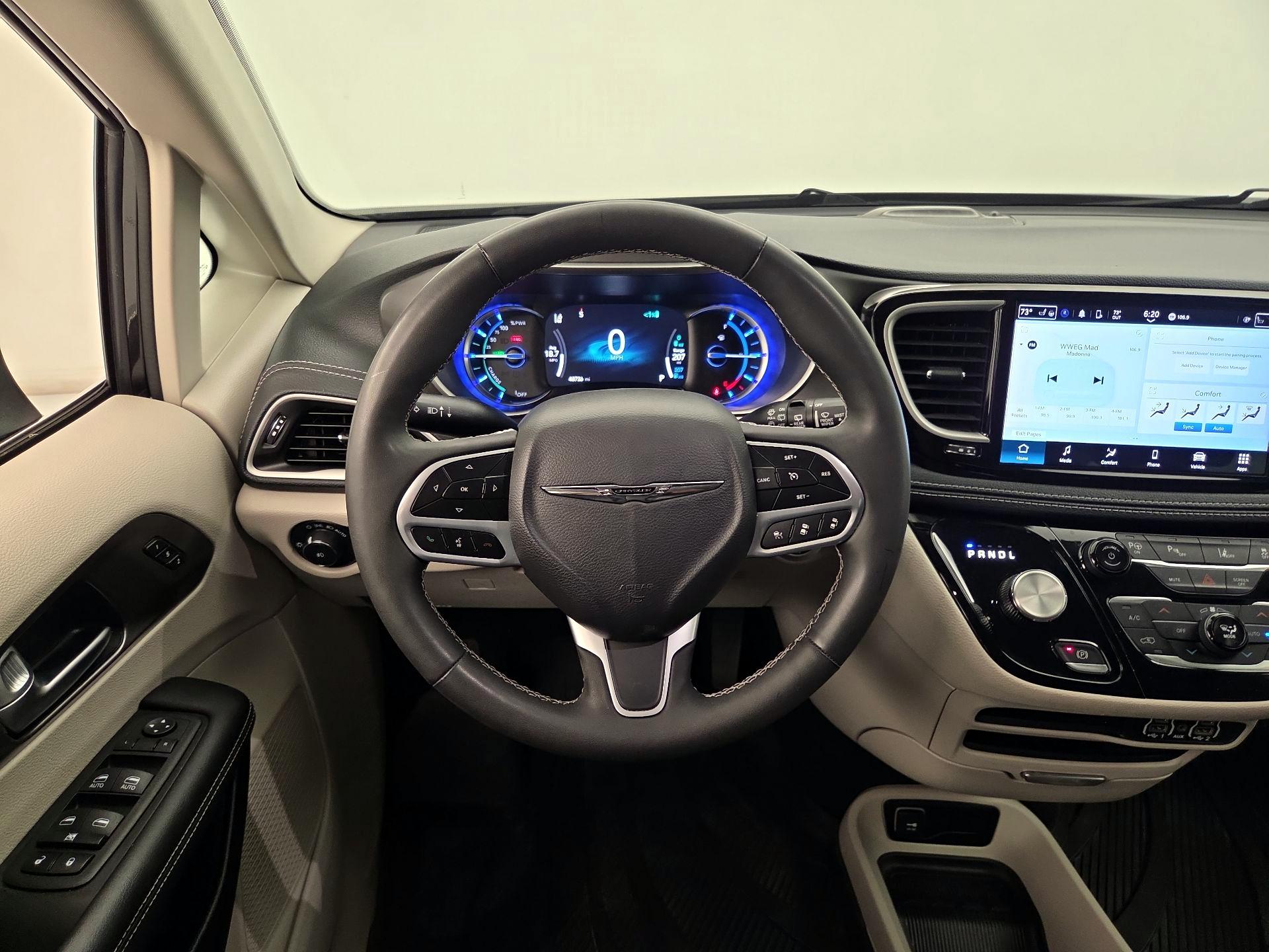 Thumbnail: 2023 Chrysler Pacifica - 10