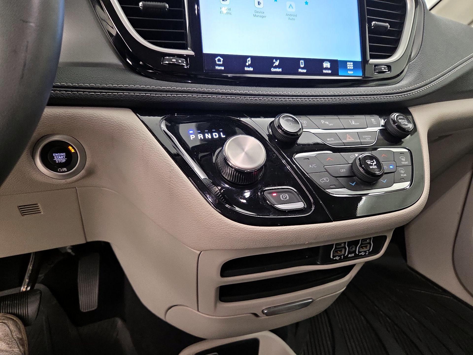 Thumbnail: 2023 Chrysler Pacifica - 17