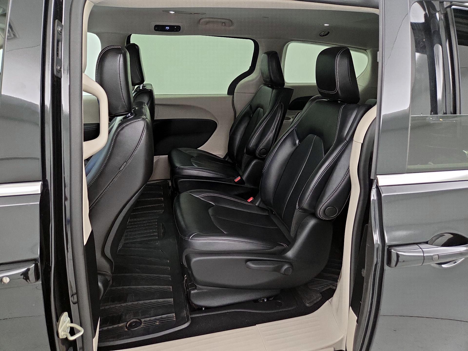 Thumbnail: 2023 Chrysler Pacifica - 19