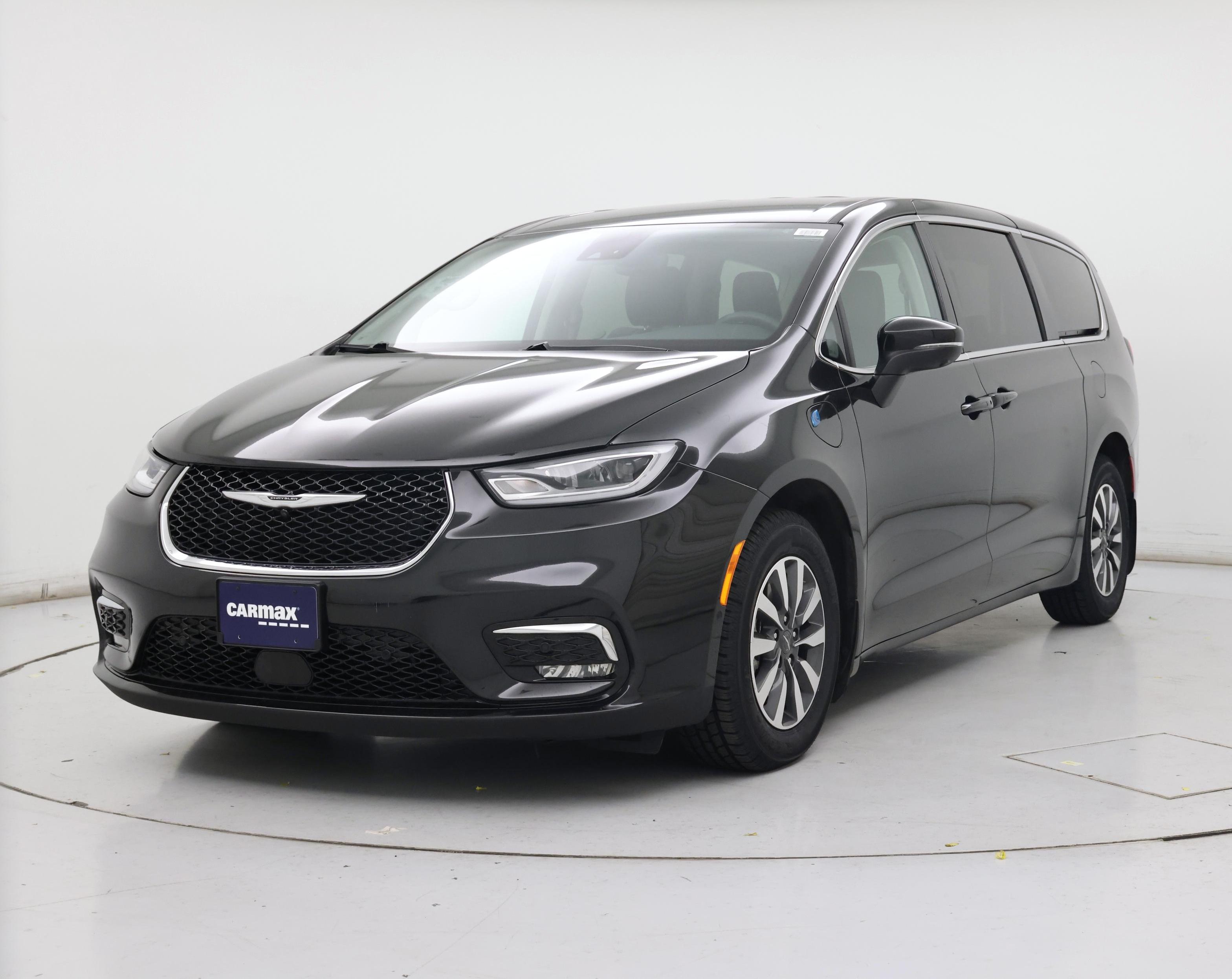 Thumbnail: 2023 Chrysler Pacifica - 4
