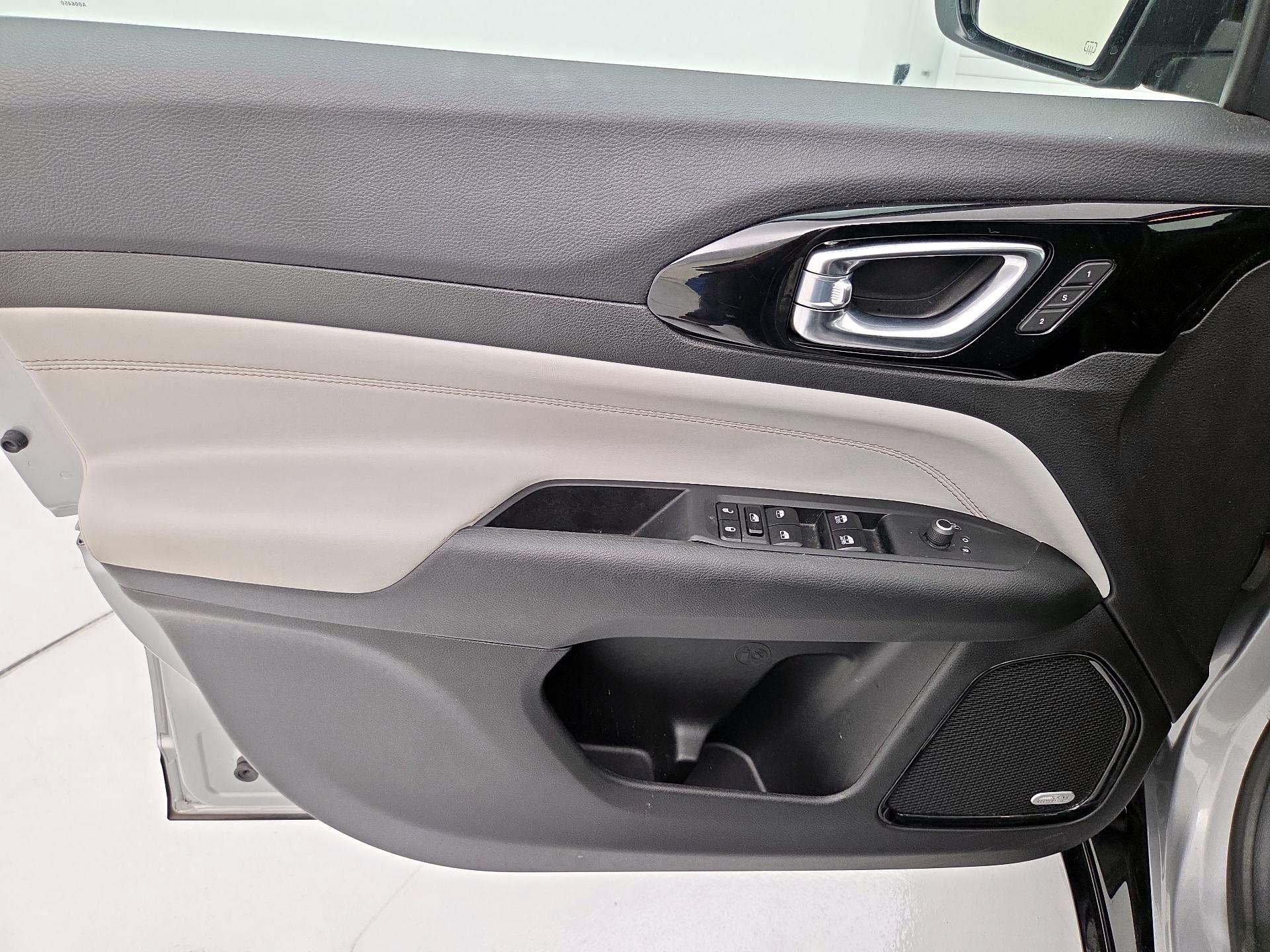 Thumbnail: 2023 Jeep Compass - 12