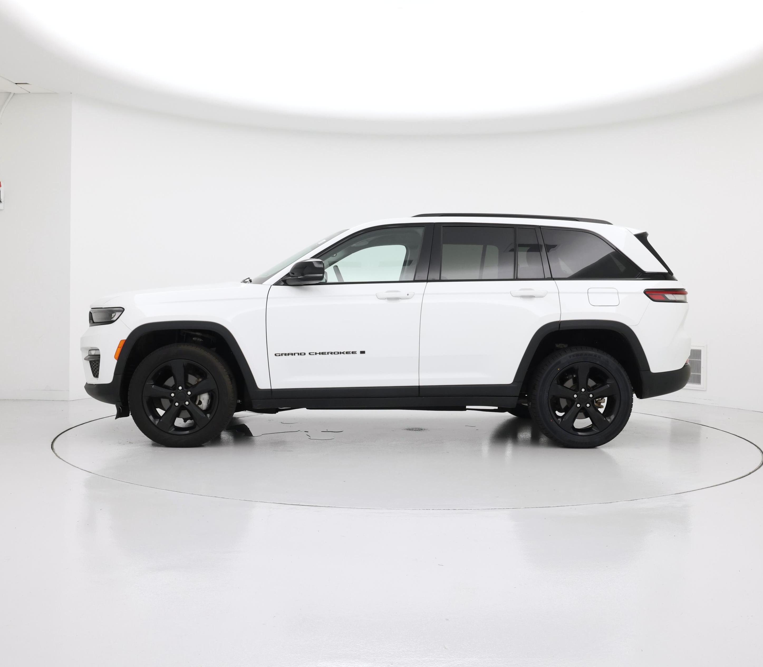 Thumbnail: 2023 Jeep Grand Cherokee - 3