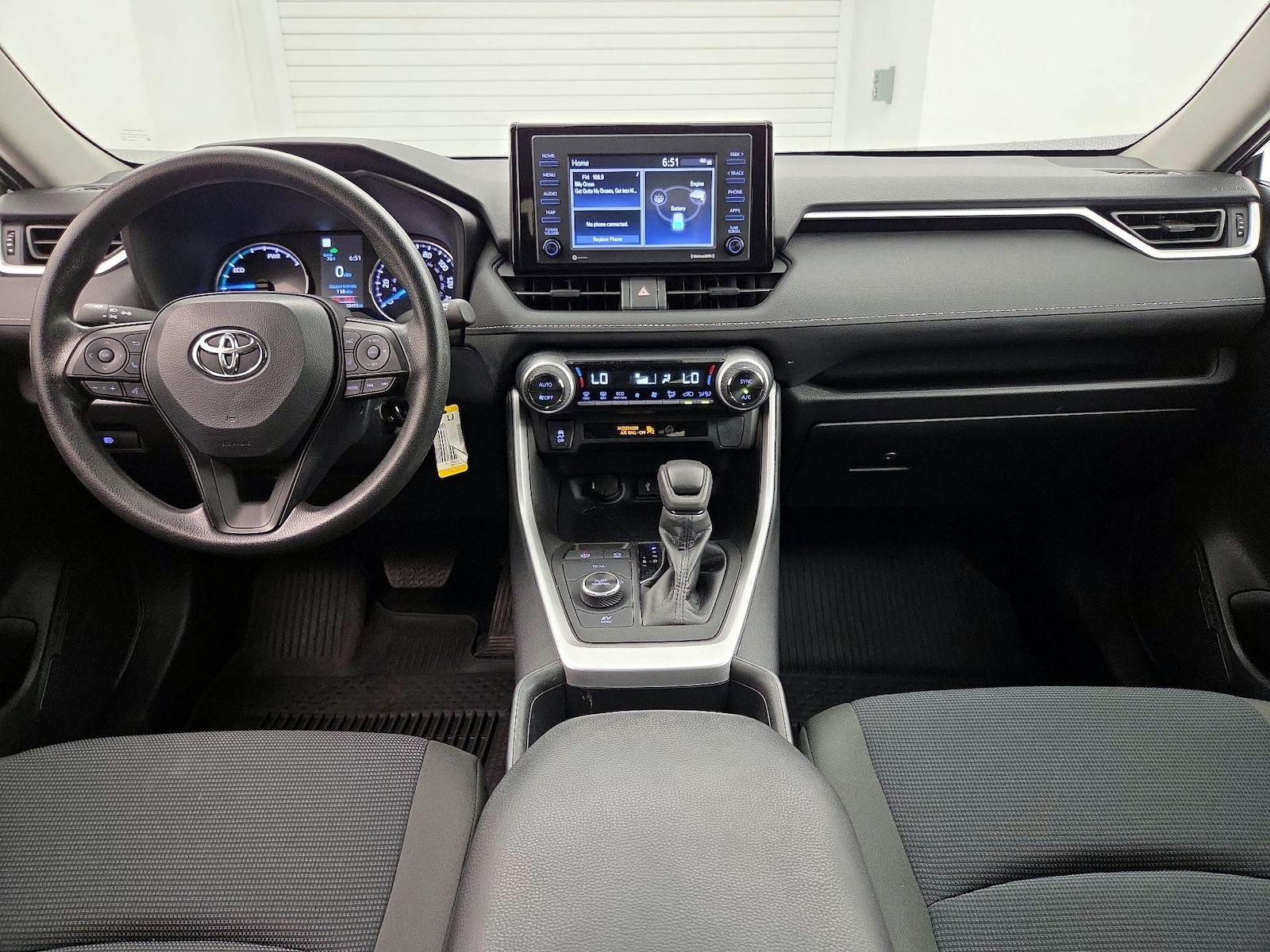 2022 Toyota RAV4 LE - Photo 10