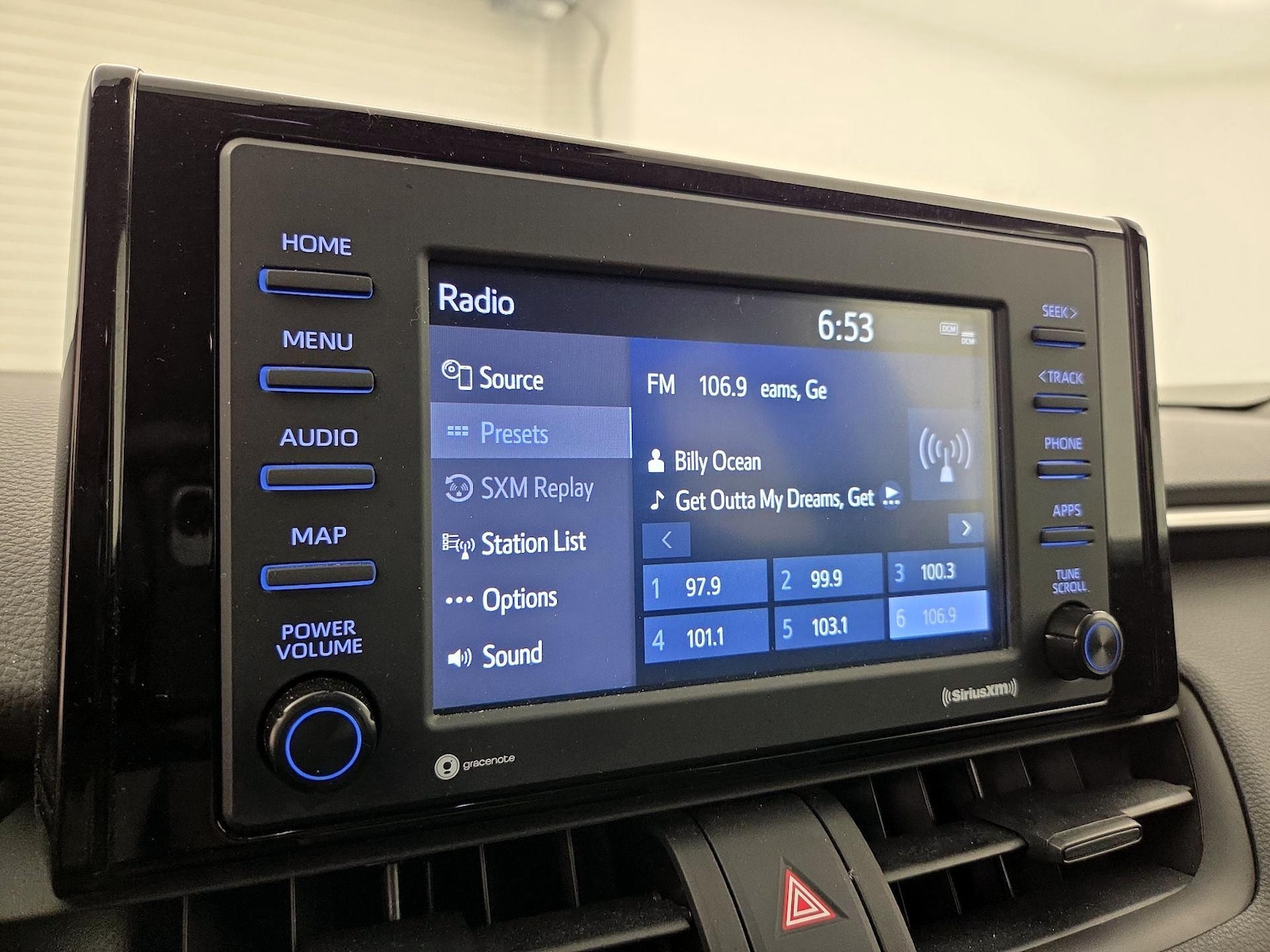 2022 Toyota RAV4 LE - Photo 16