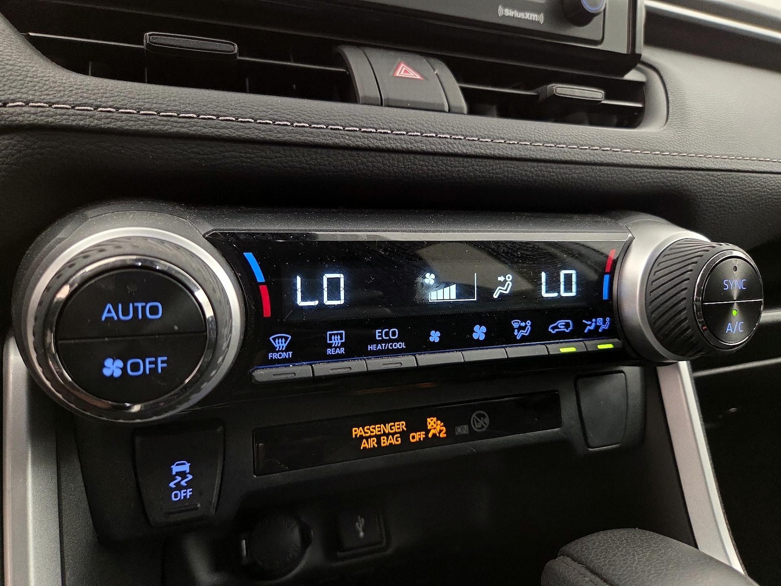 2022 Toyota RAV4 LE - Photo 17