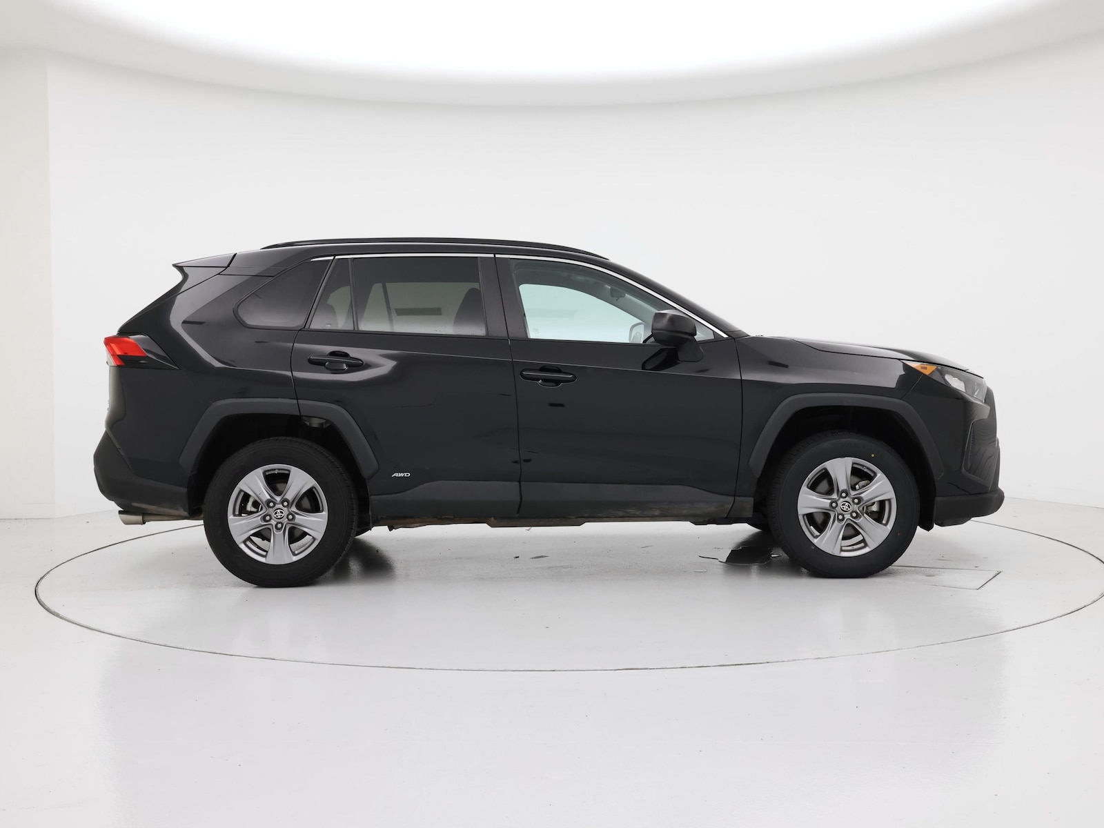2022 Toyota RAV4 LE - Photo 8