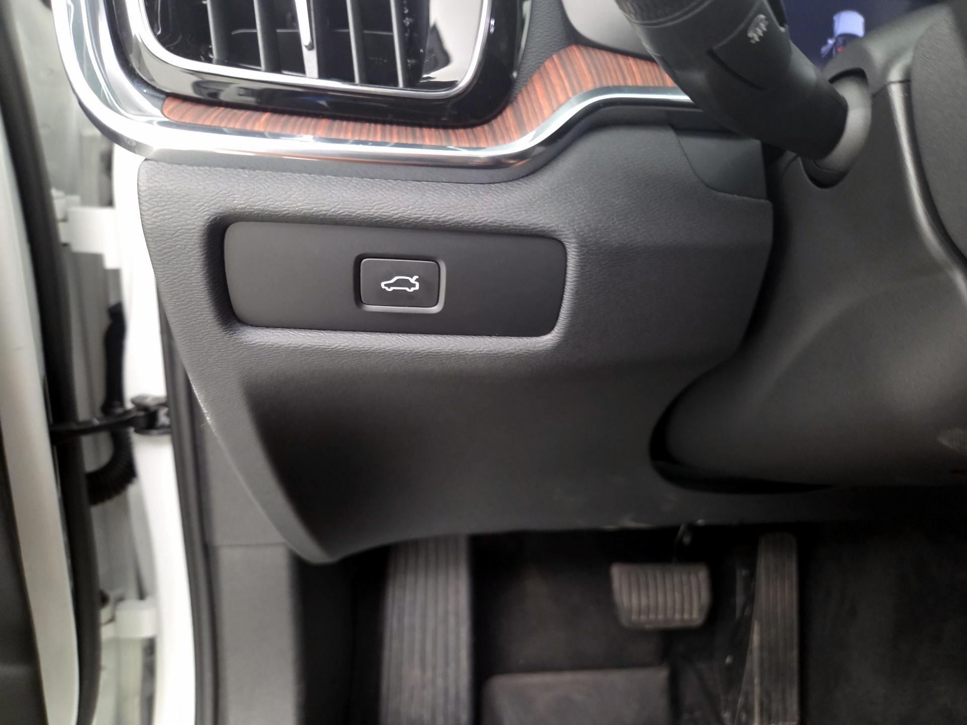 Thumbnail: 2024 Volvo S60 - 13