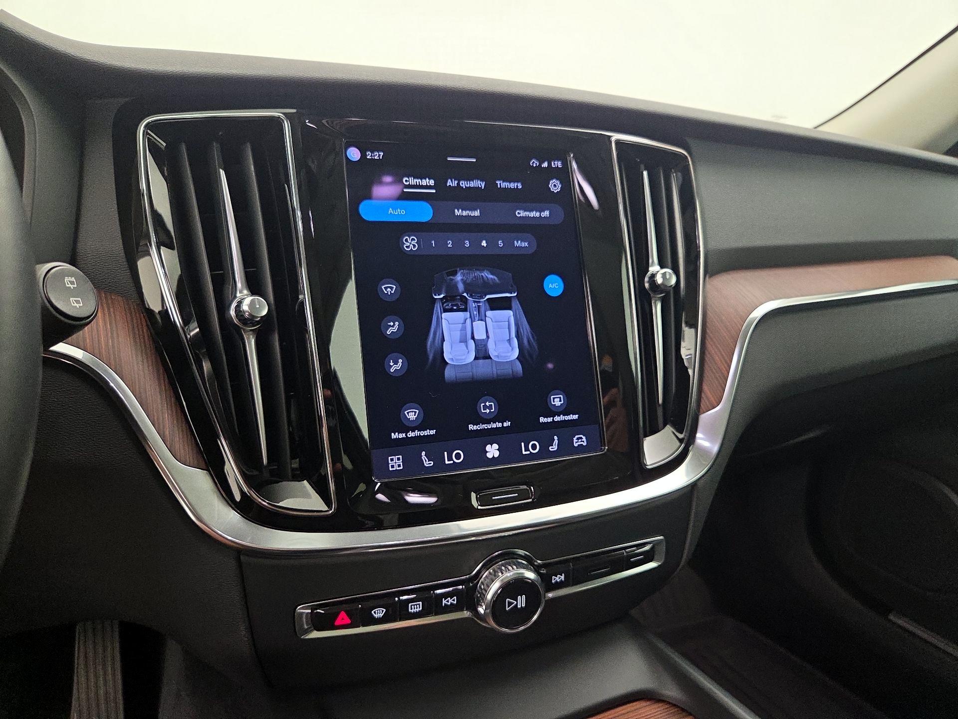 Thumbnail: 2024 Volvo S60 - 17