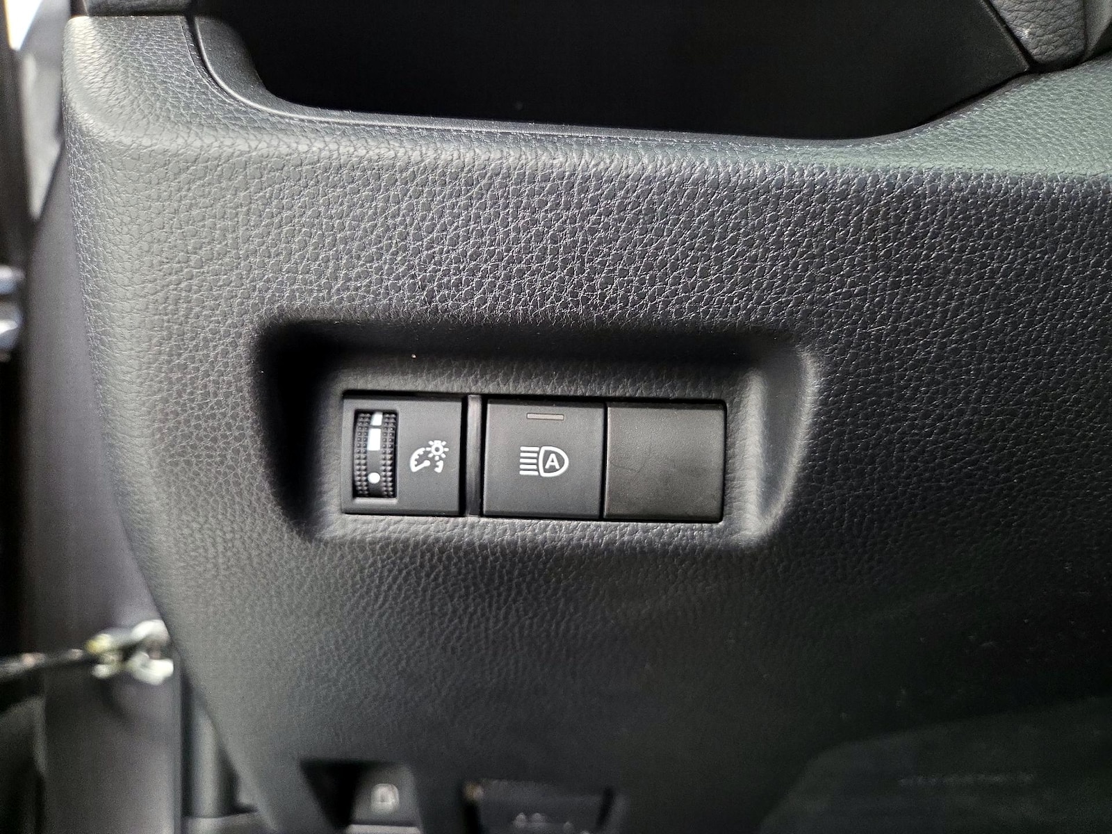2022 Toyota RAV4 LE - Photo 14