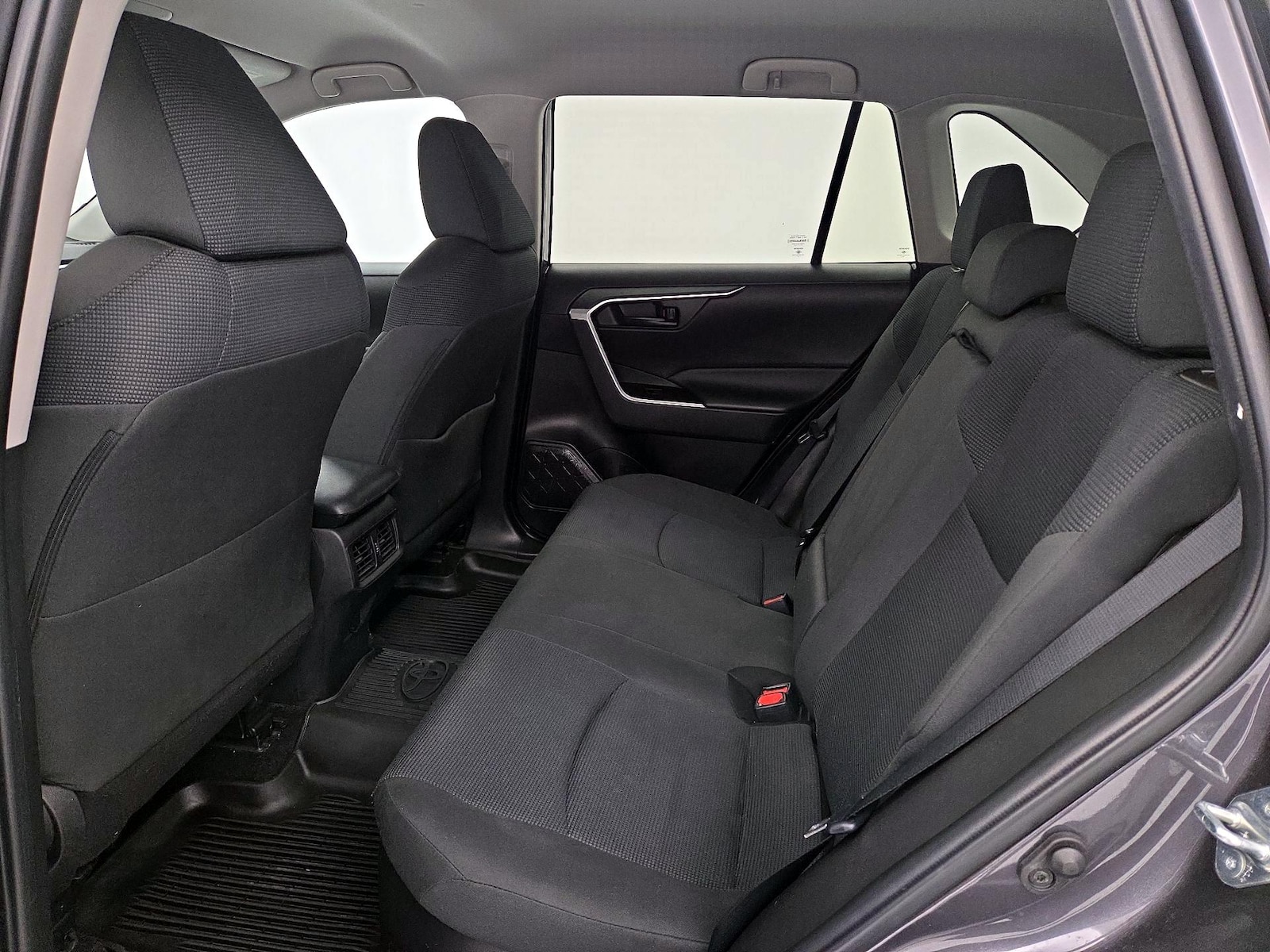 2022 Toyota RAV4 LE - Photo 20