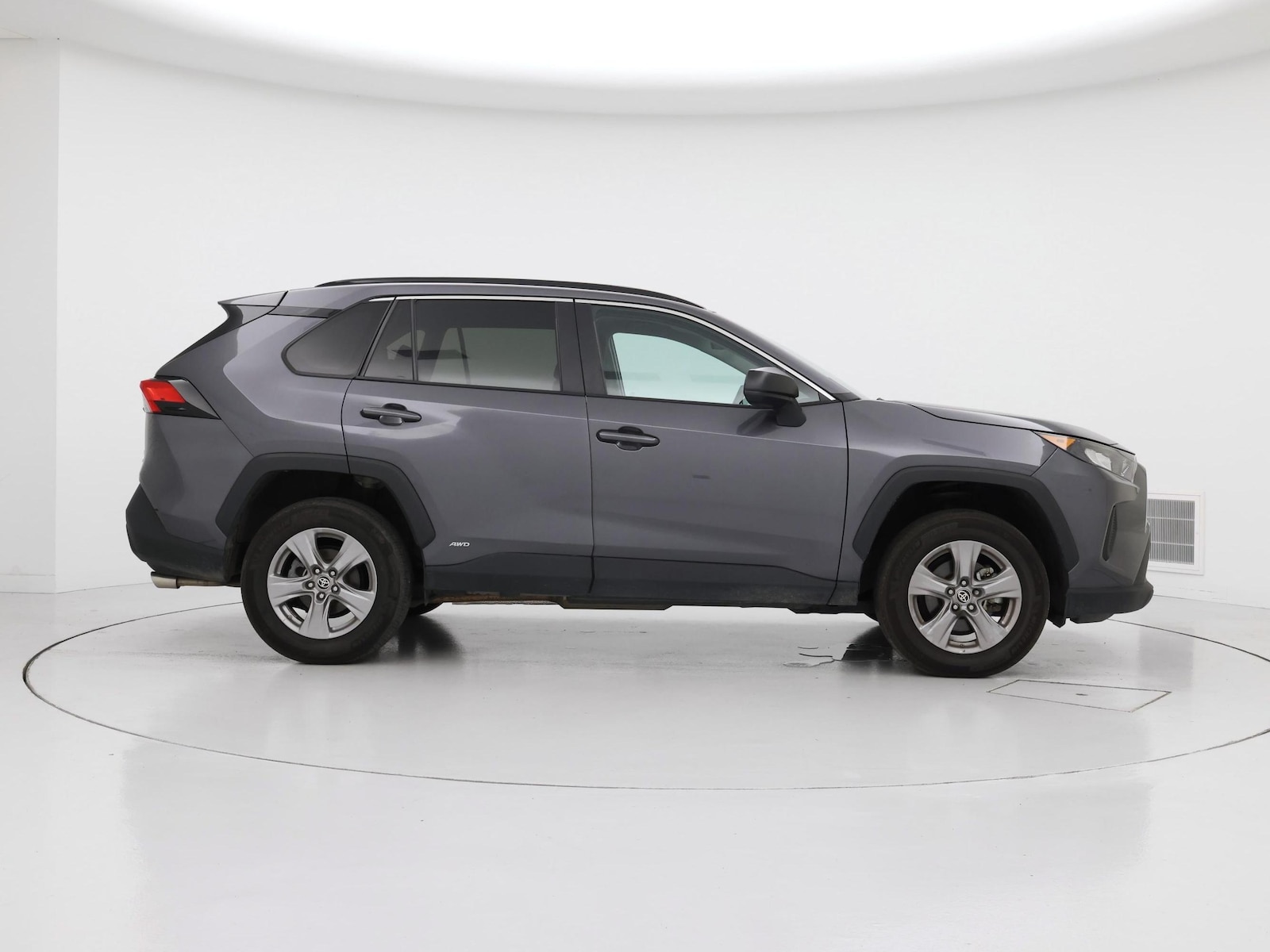 2022 Toyota RAV4 LE - Photo 8
