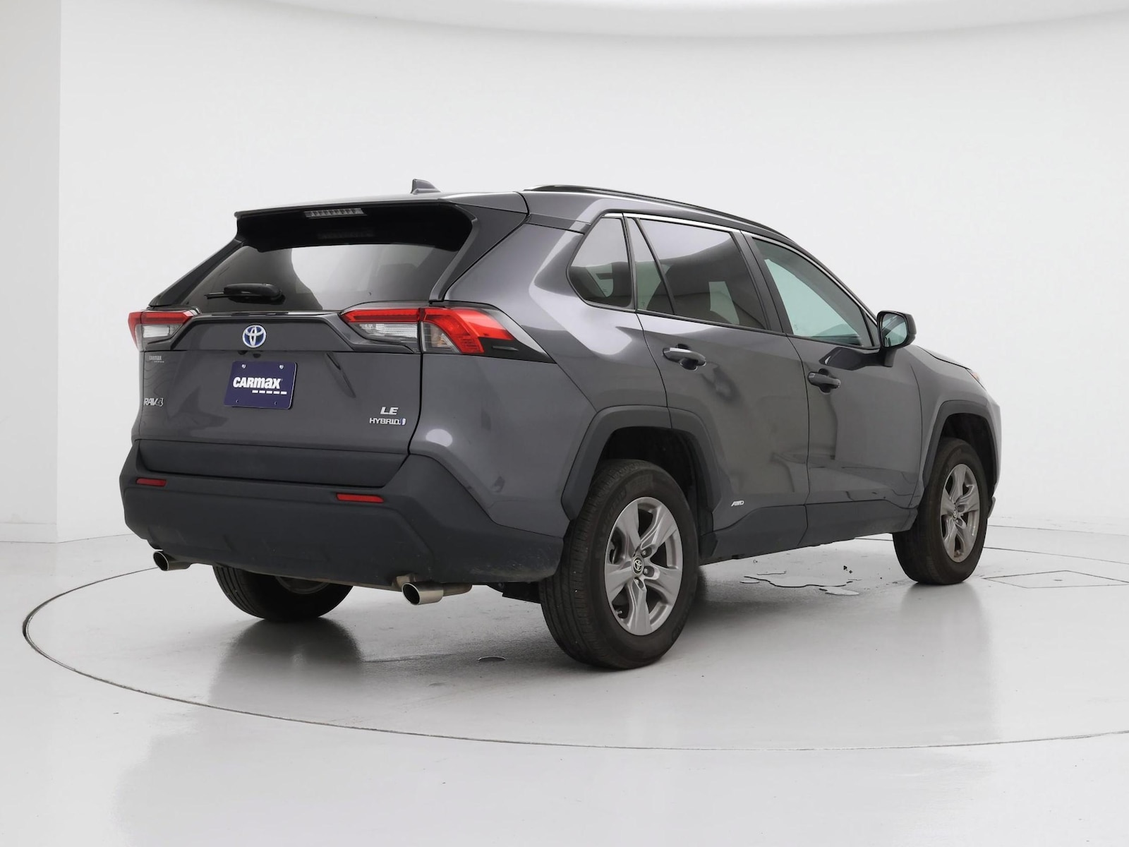2022 Toyota RAV4 LE - Photo 9
