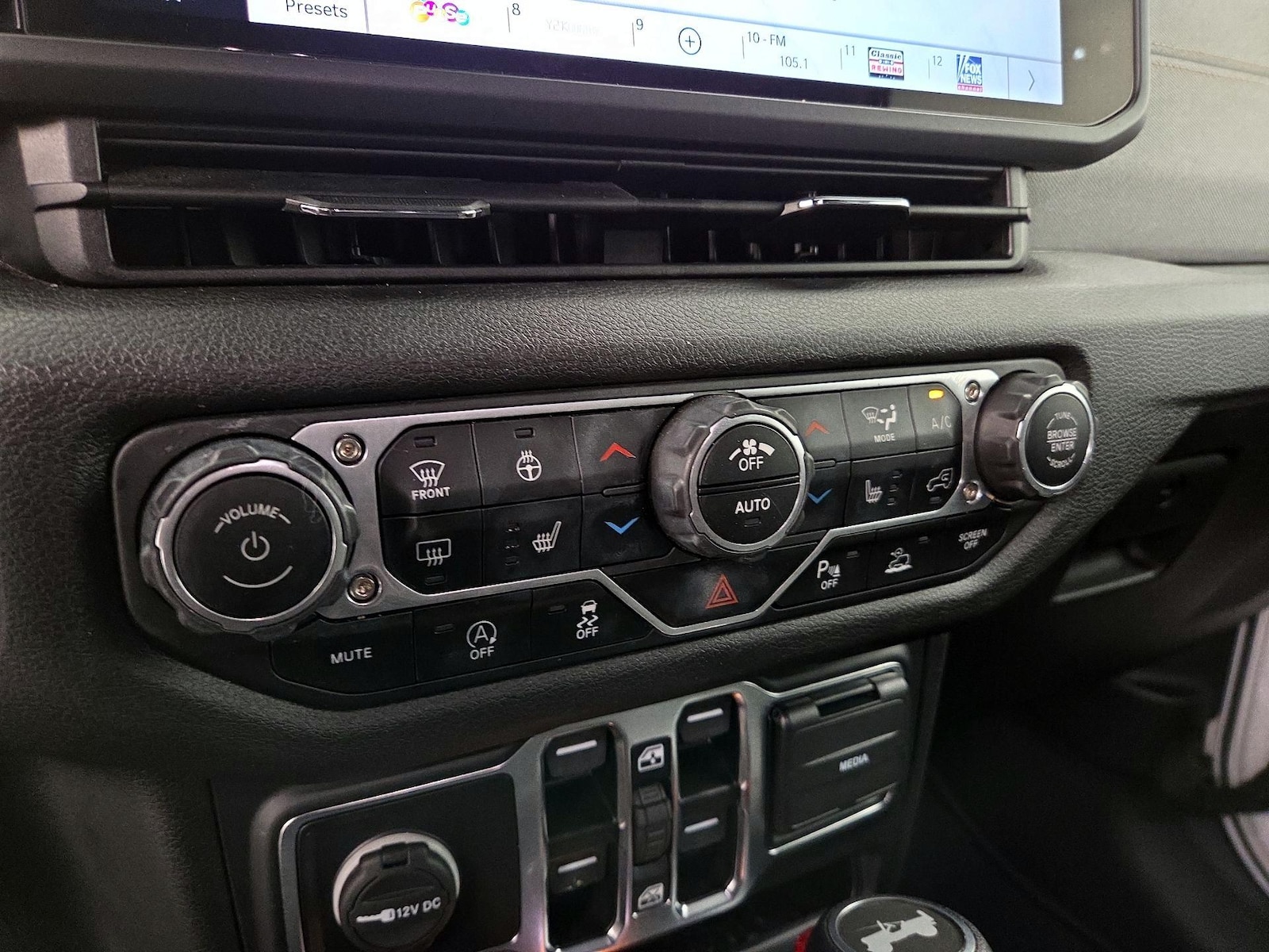 2024 Jeep Wrangler 4-Door Sport S - Photo 17