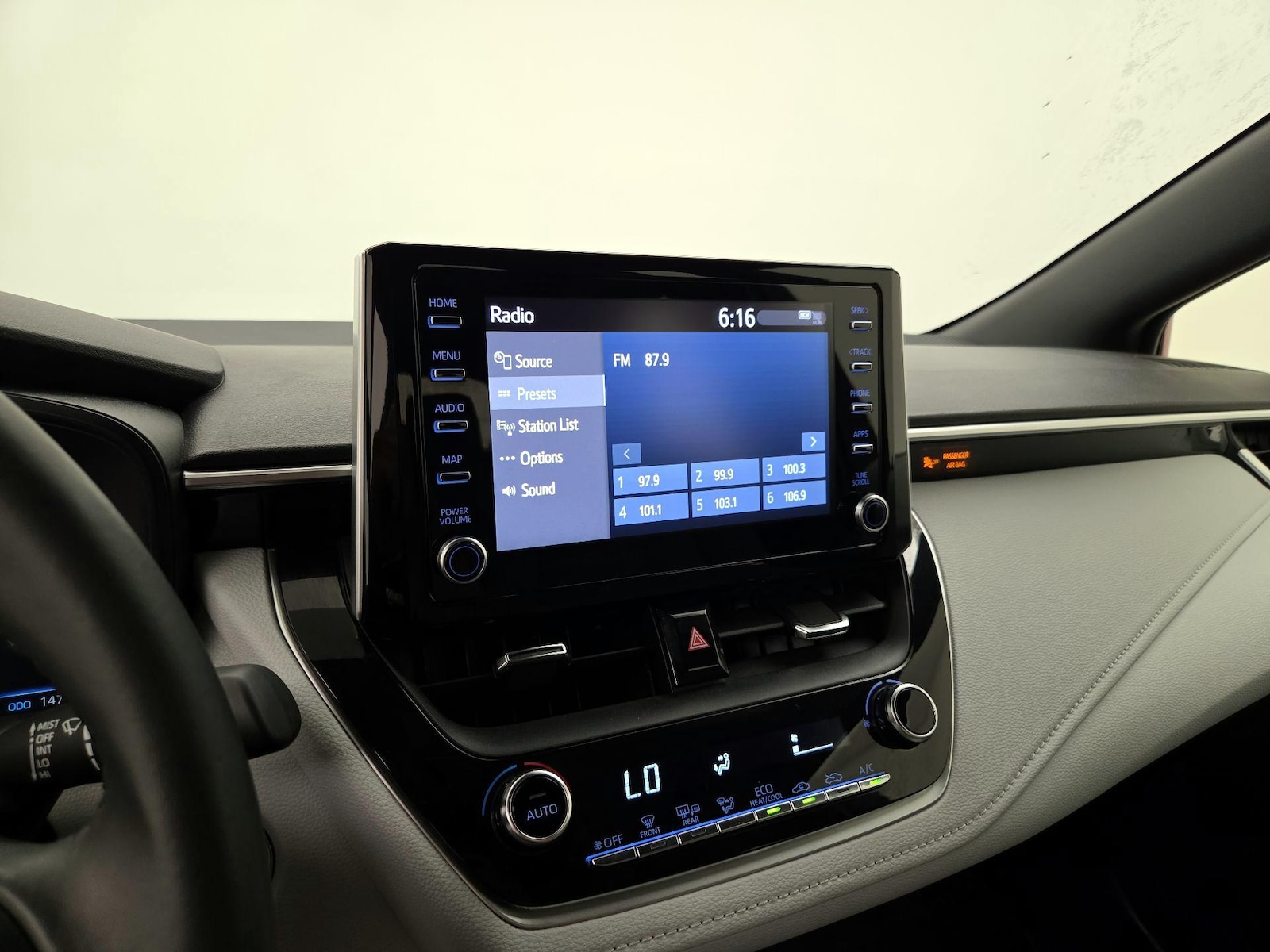 2020 Toyota Corolla SE - Photo 16