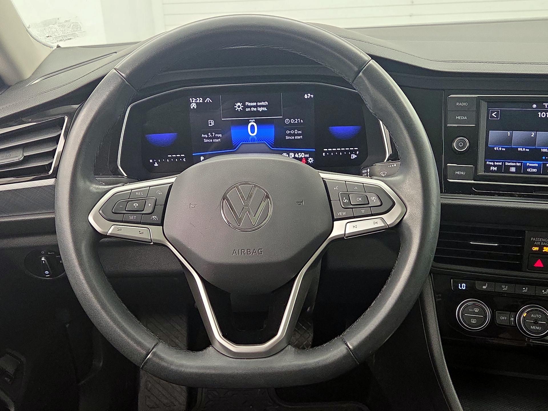 Thumbnail: 2023 Volkswagen Jetta - 10
