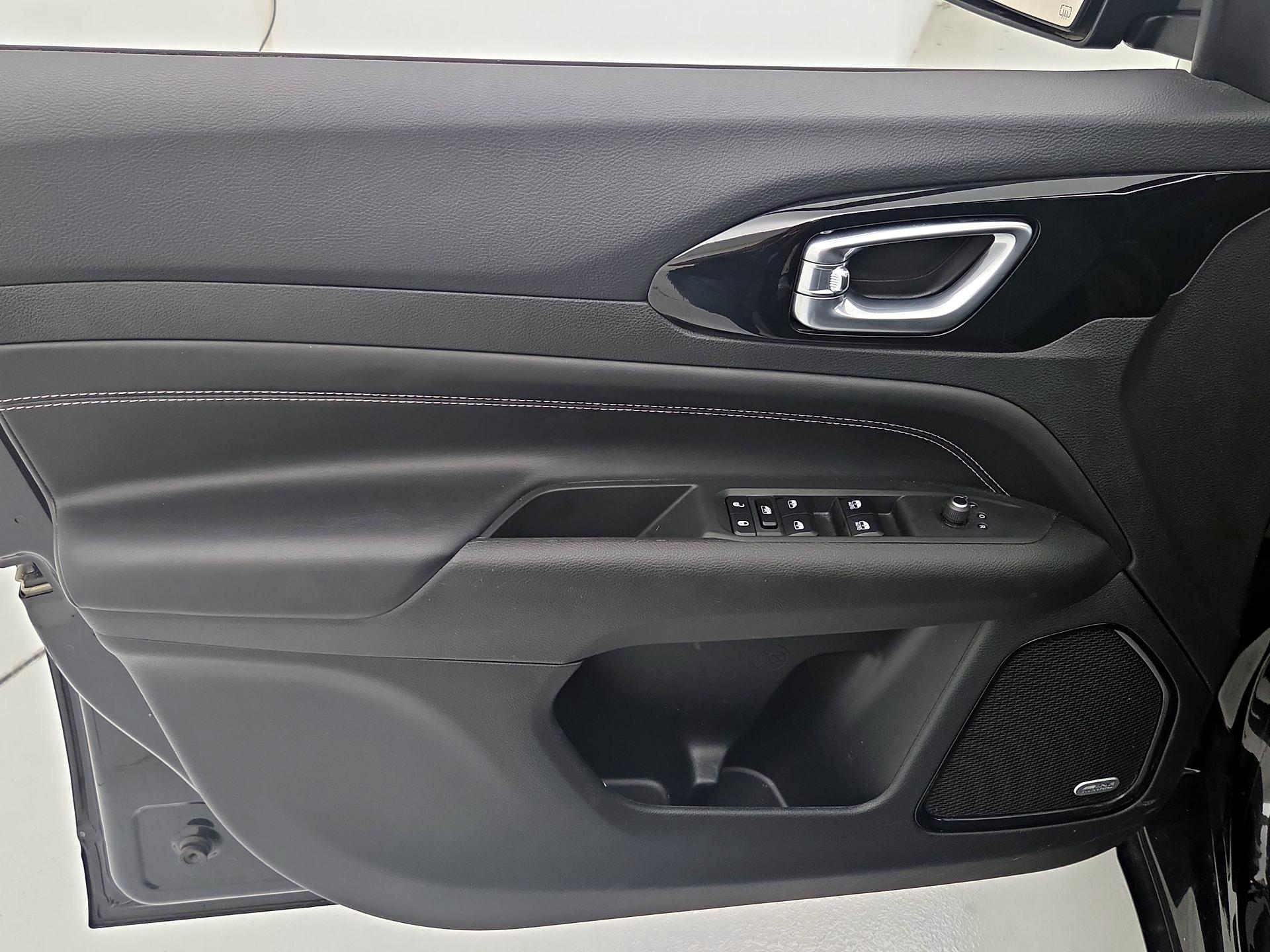 Thumbnail: 2023 Jeep Compass - 12