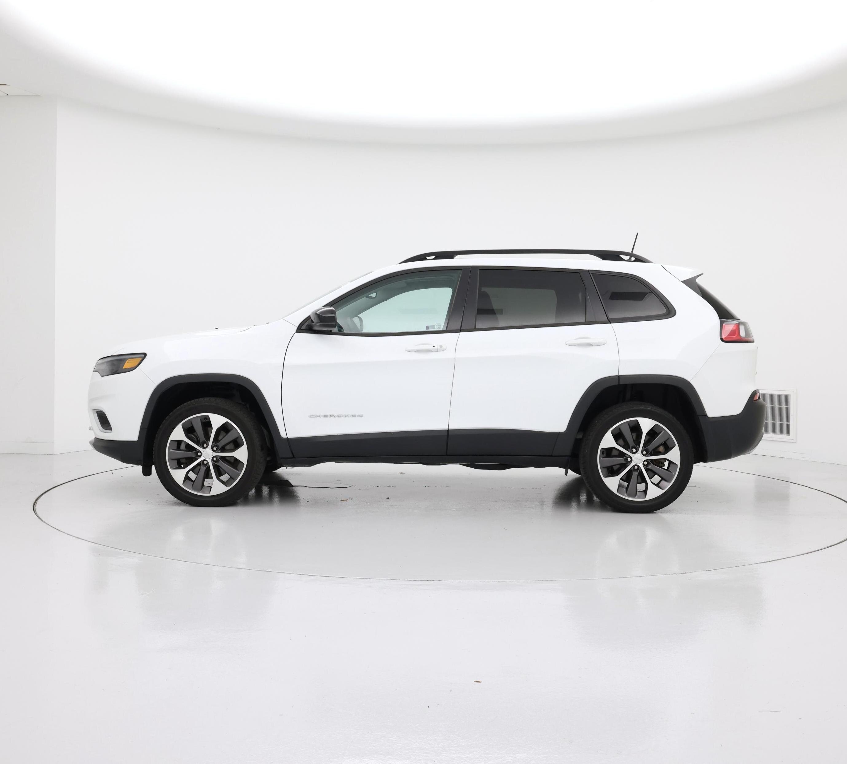Thumbnail: 2022 Jeep Cherokee - 3