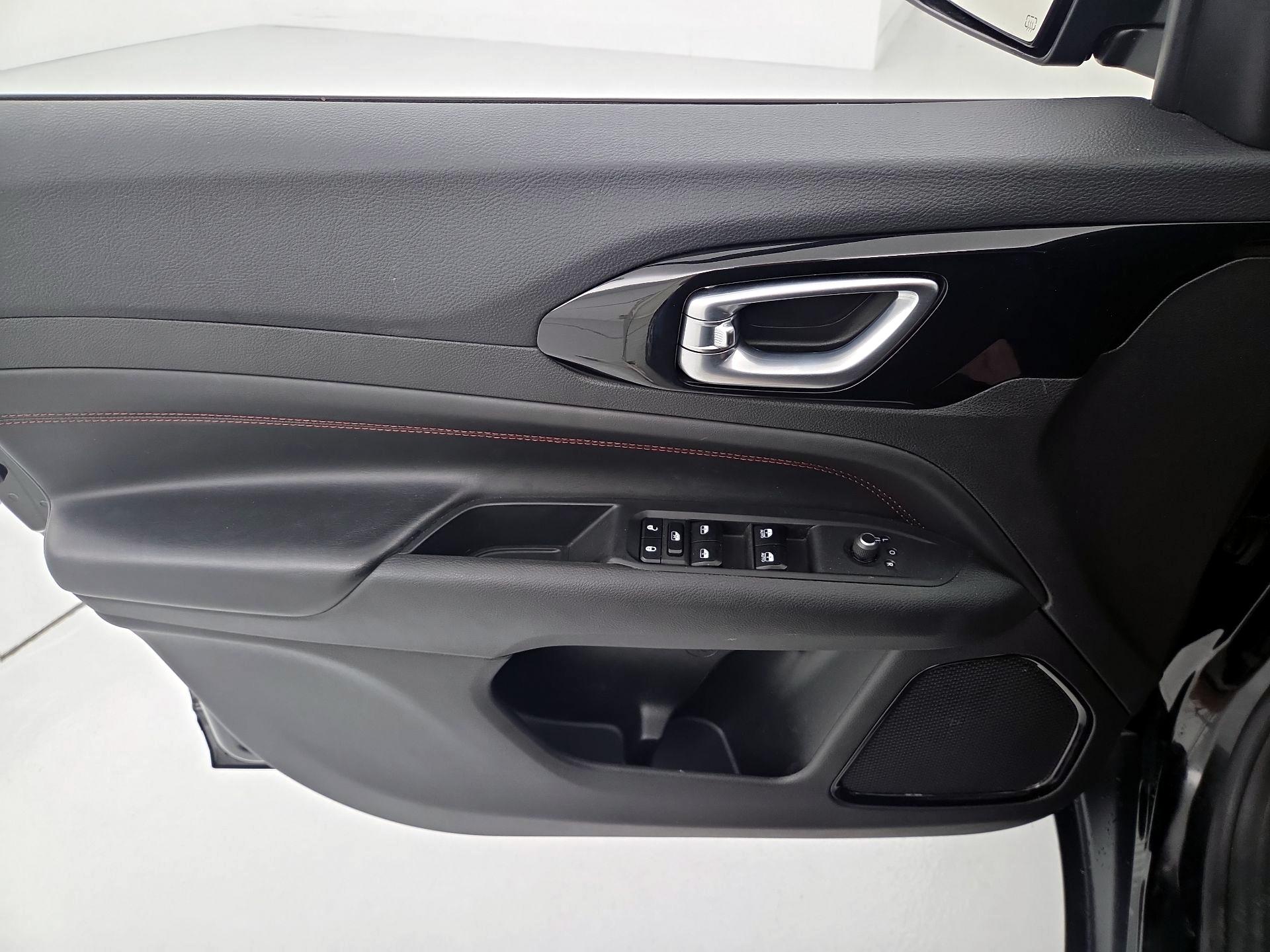 Thumbnail: 2022 Jeep Compass - 12