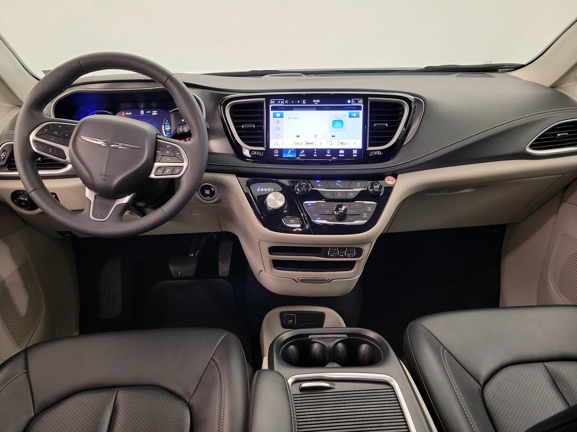 Thumbnail: 2024 Chrysler Pacifica - 9