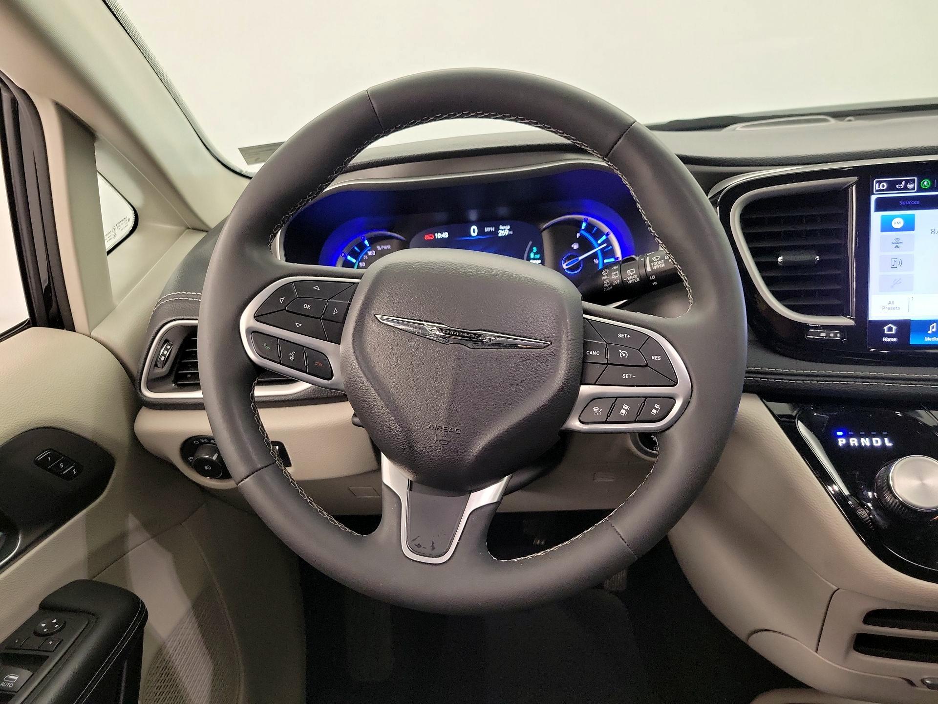 Thumbnail: 2024 Chrysler Pacifica - 10
