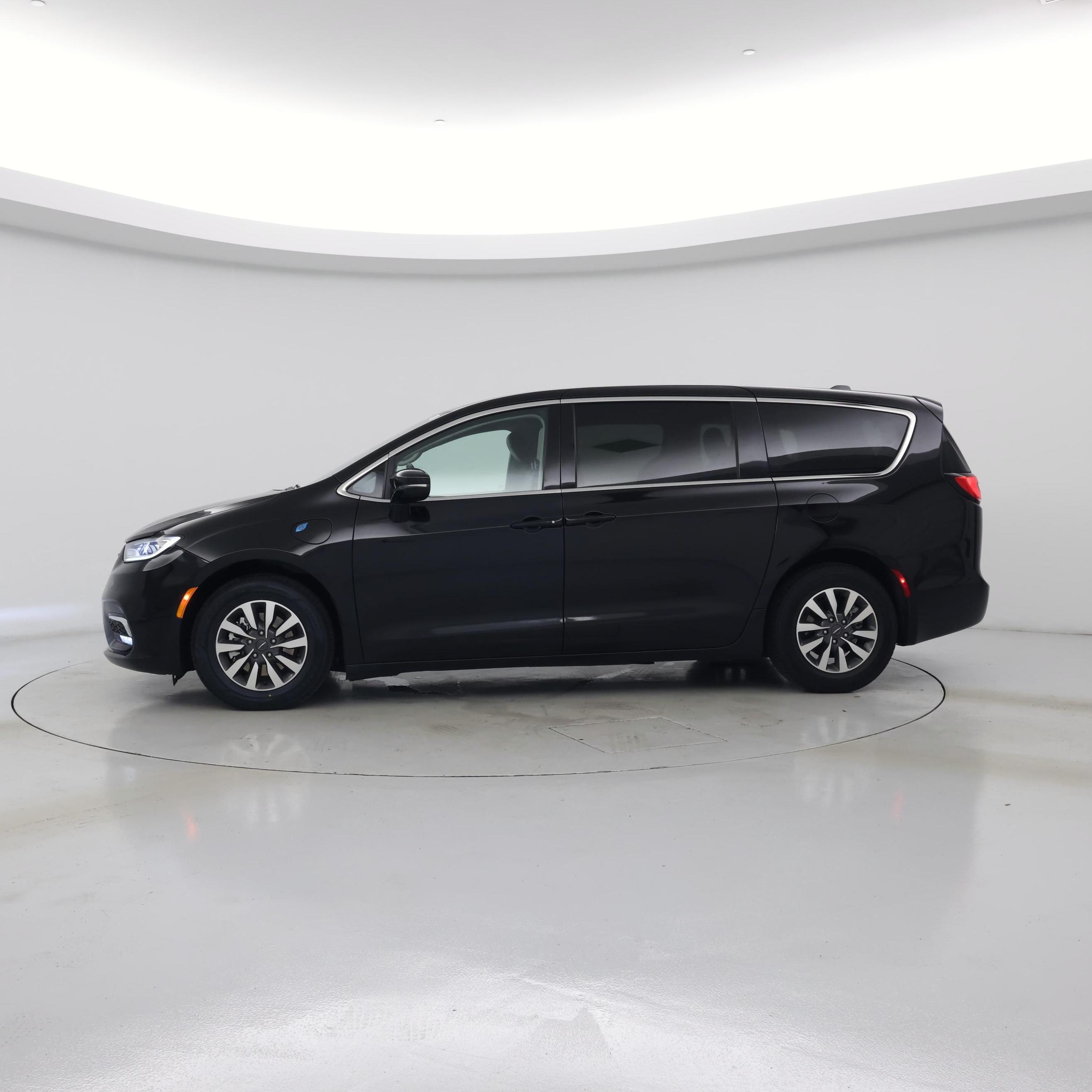 Thumbnail: 2024 Chrysler Pacifica - 3