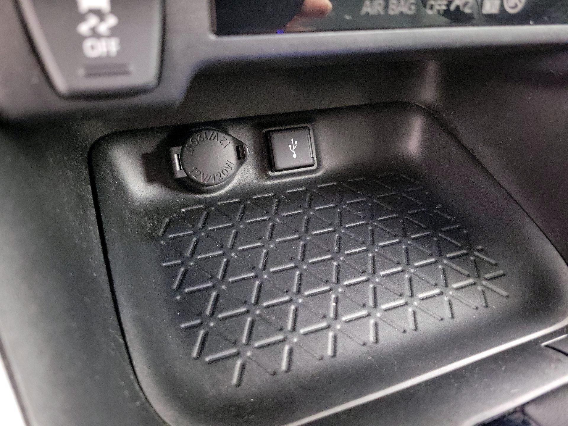 Thumbnail: 2022 Toyota RAV4 - 18