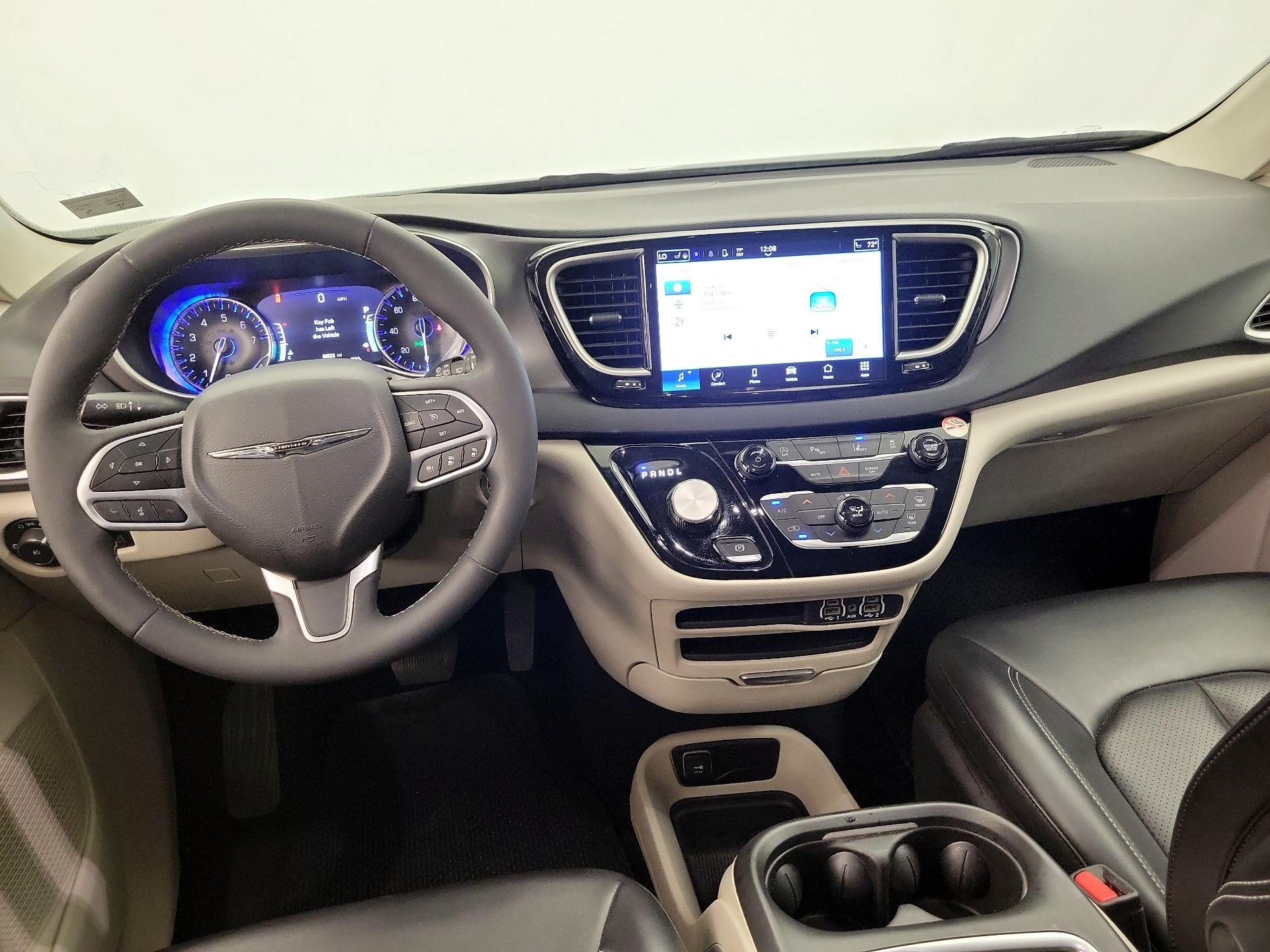 Thumbnail: 2023 Chrysler Pacifica - 9