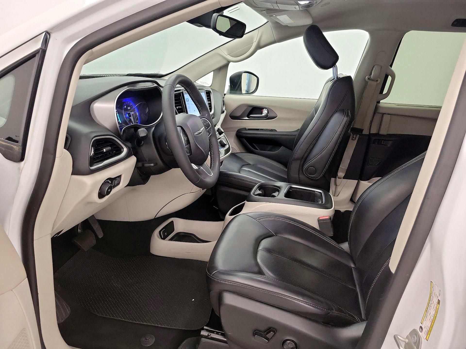 Thumbnail: 2023 Chrysler Pacifica - 11