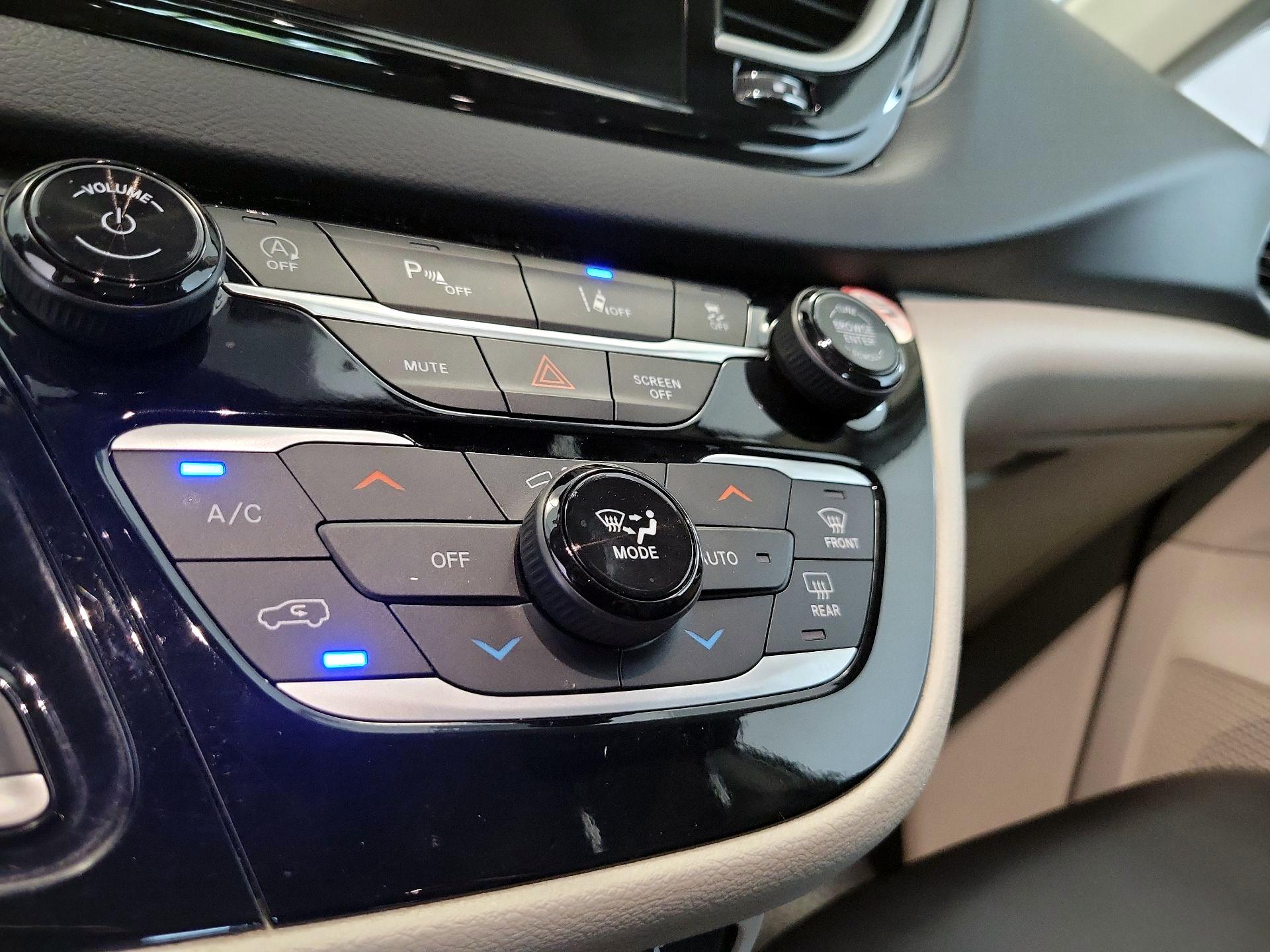 Thumbnail: 2023 Chrysler Pacifica - 16