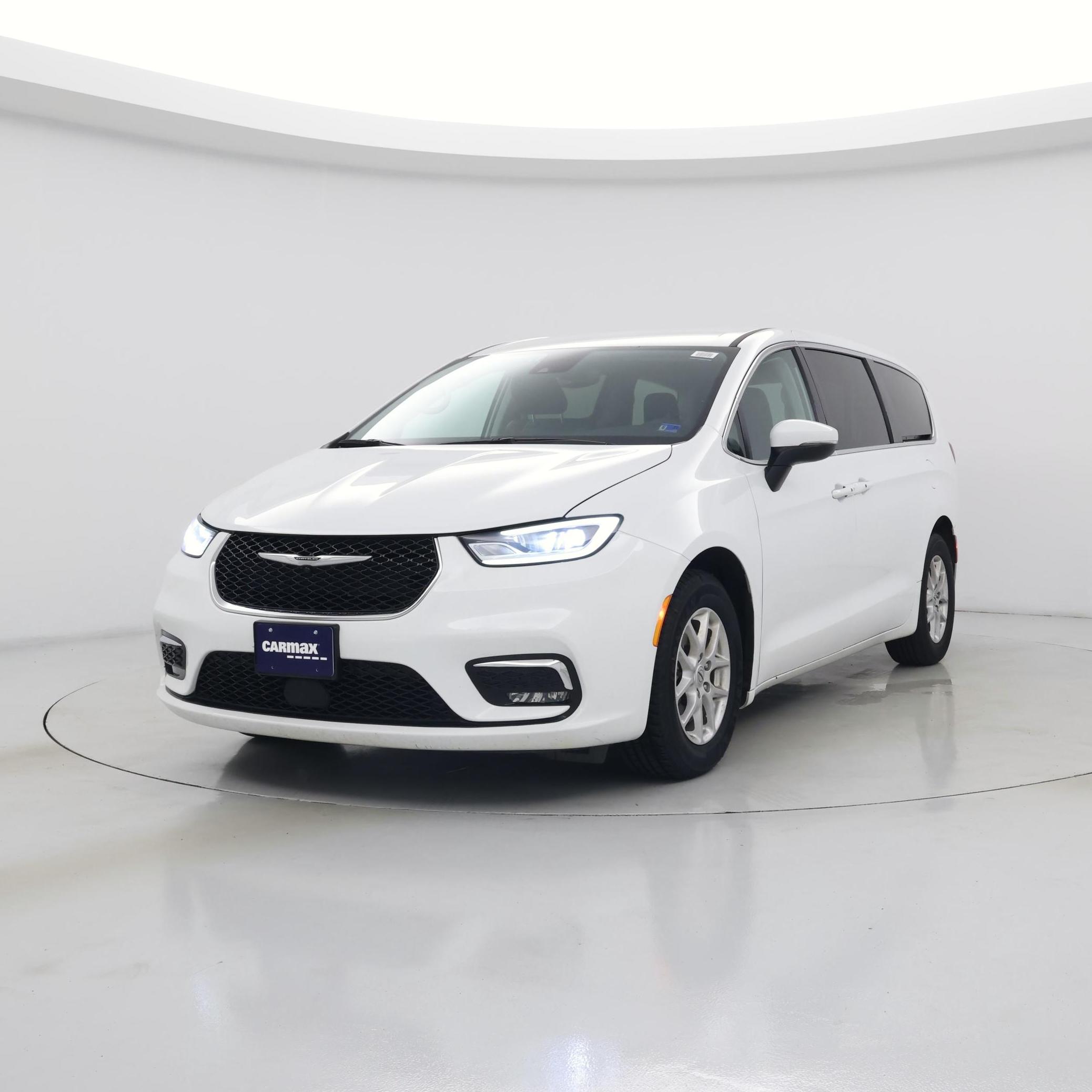 Thumbnail: 2023 Chrysler Pacifica - 4