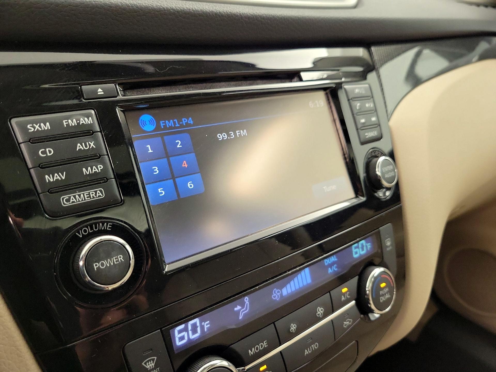 Thumbnail: 2016 Nissan Rogue - 16