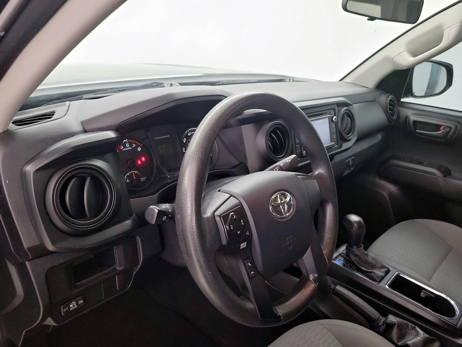 2017 Toyota Tacoma SR - Photo 10