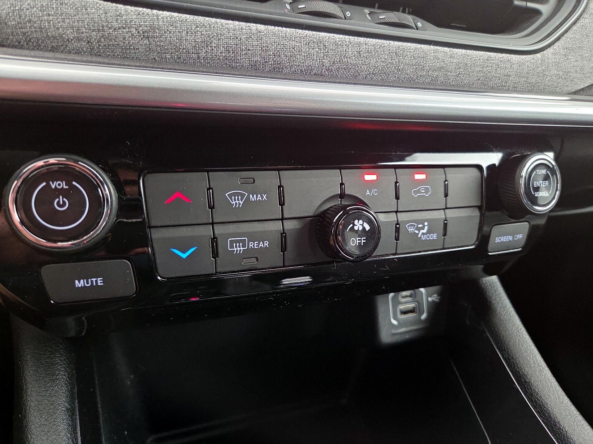Thumbnail: 2023 Jeep Compass - 16