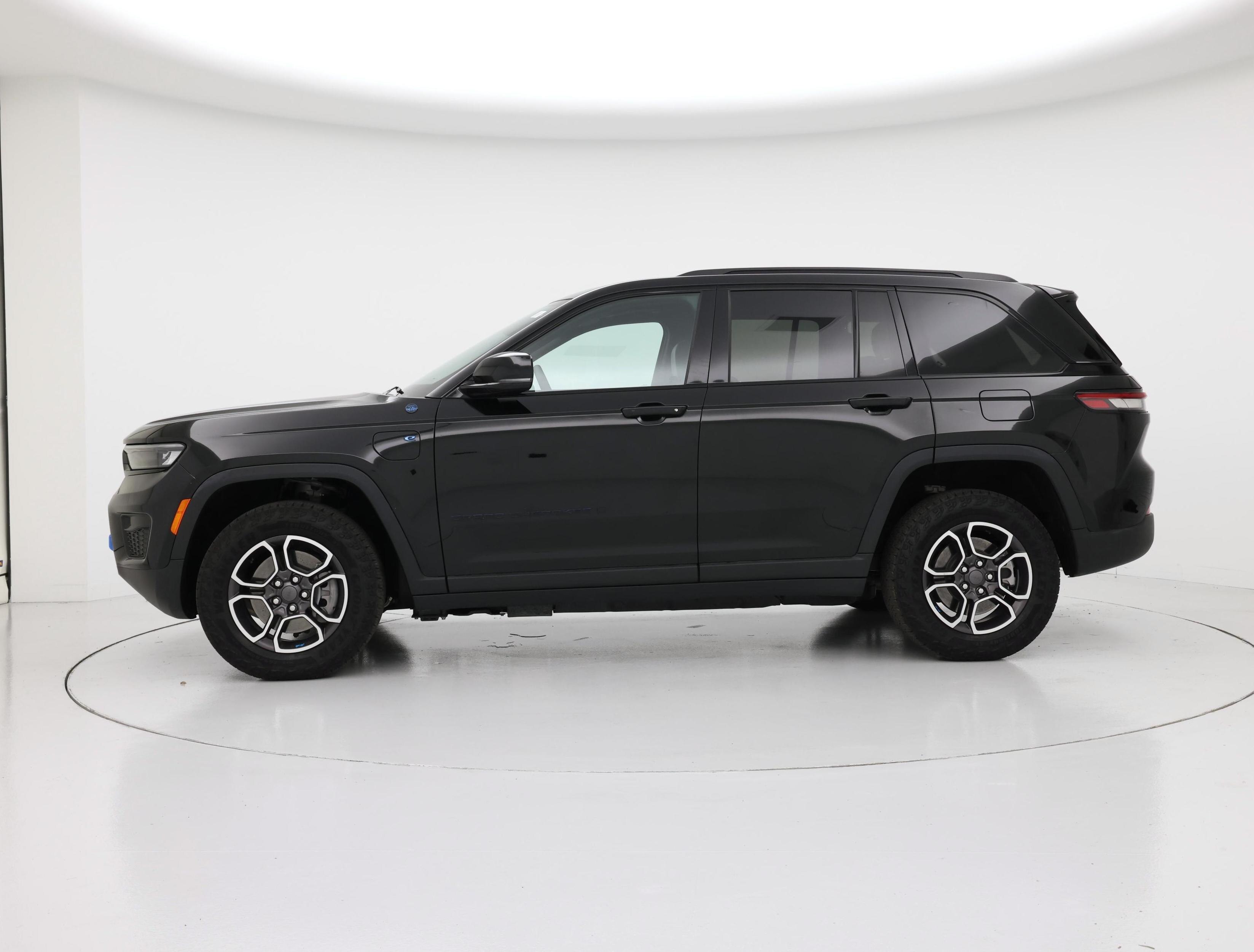 Thumbnail: 2022 Jeep Grand Cherokee - 3