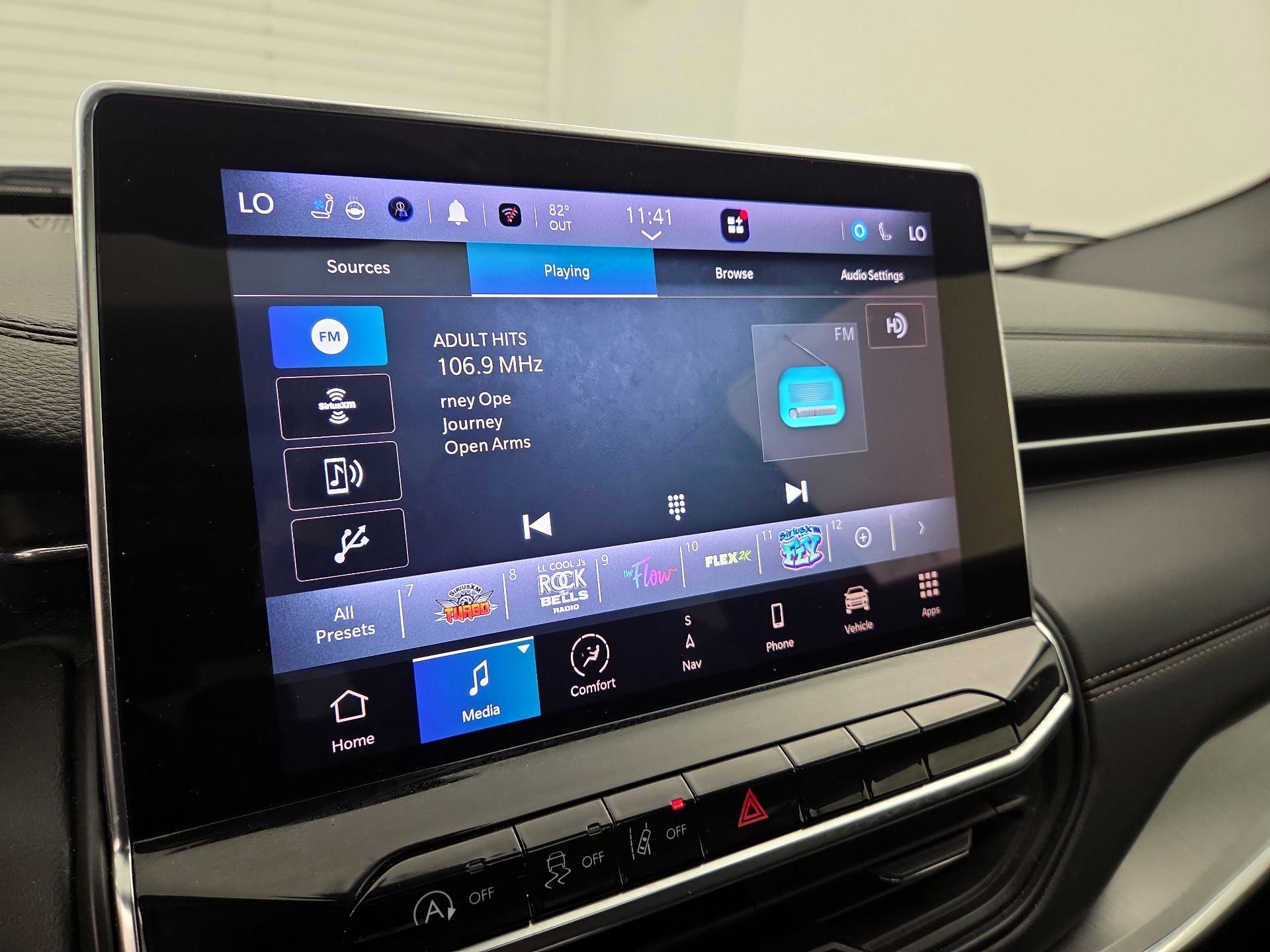 Thumbnail: 2023 Jeep Compass - 16