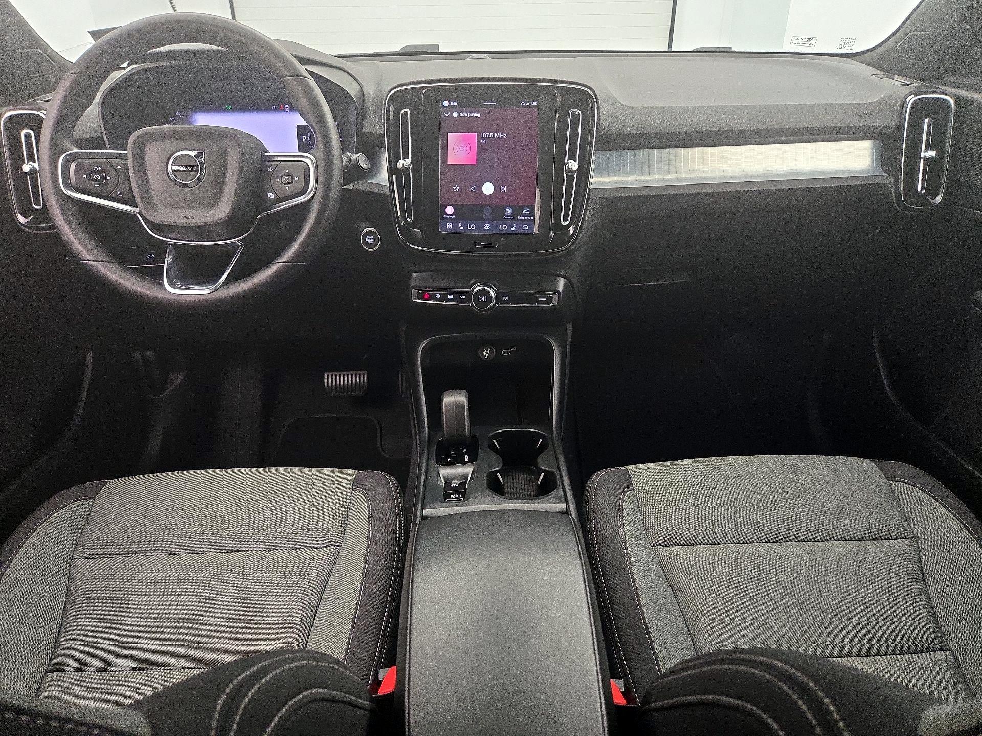 Thumbnail: 2024 Volvo XC40 - 9
