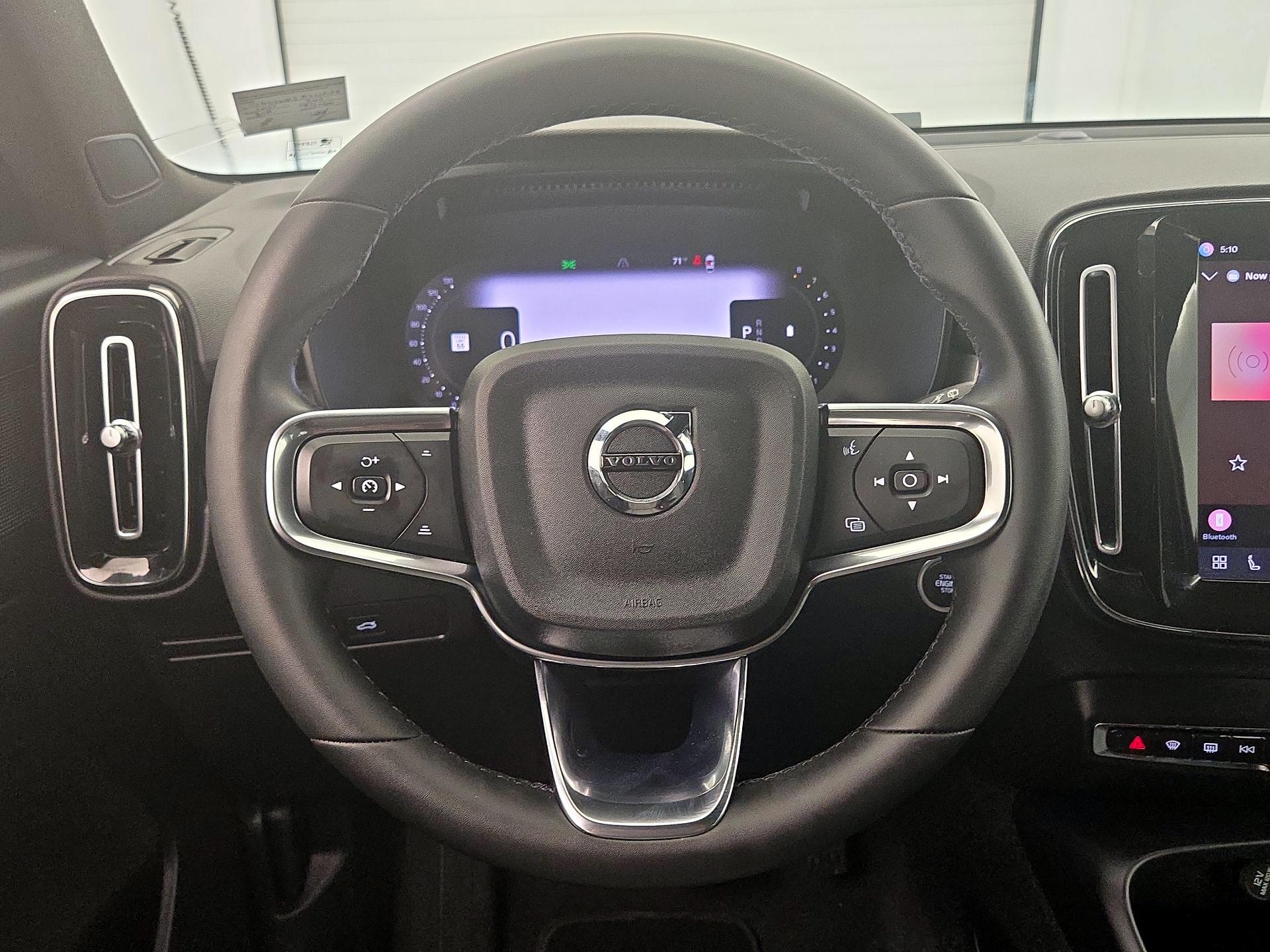 Thumbnail: 2024 Volvo XC40 - 10