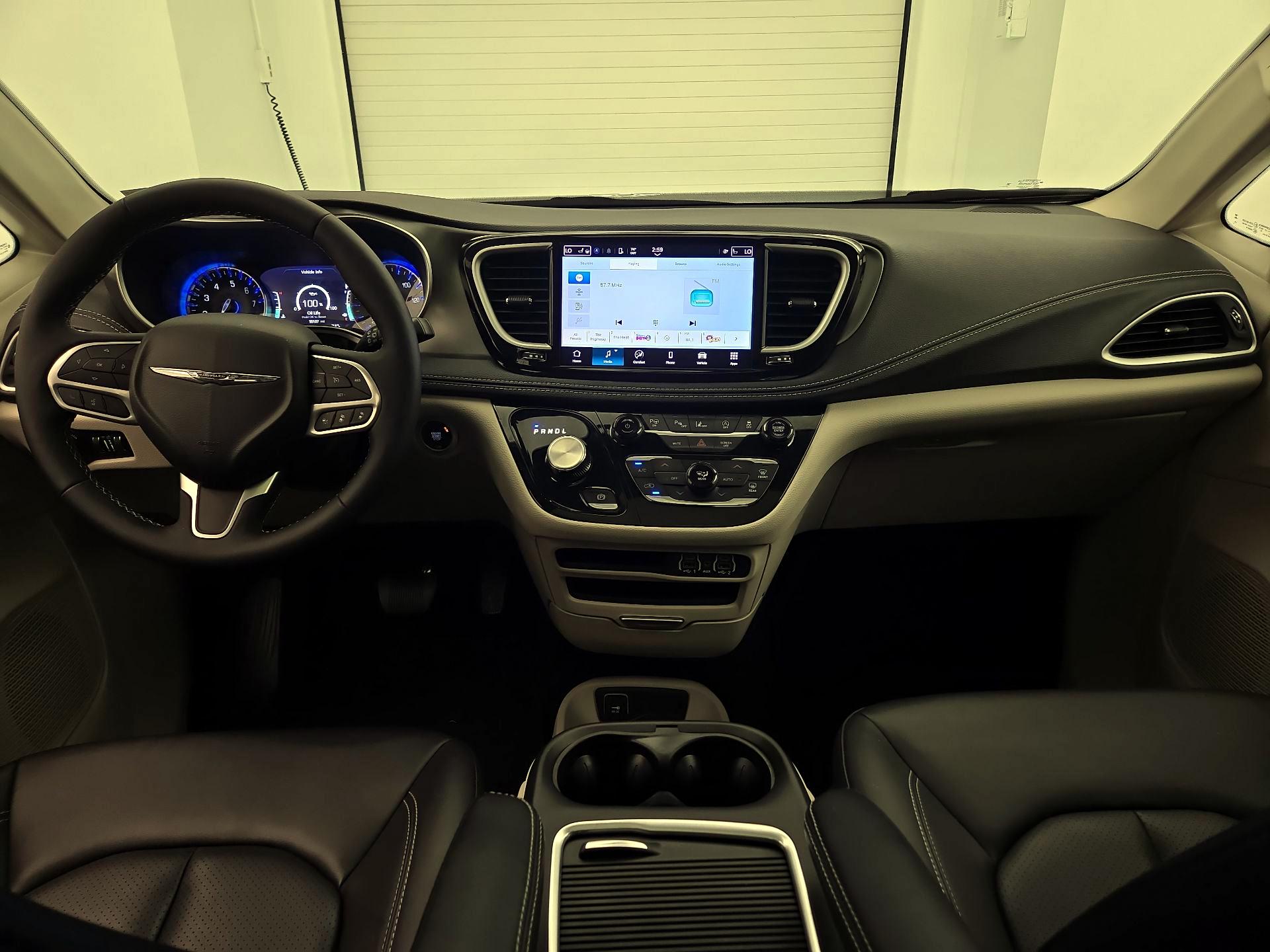 Thumbnail: 2024 Chrysler Pacifica - 9